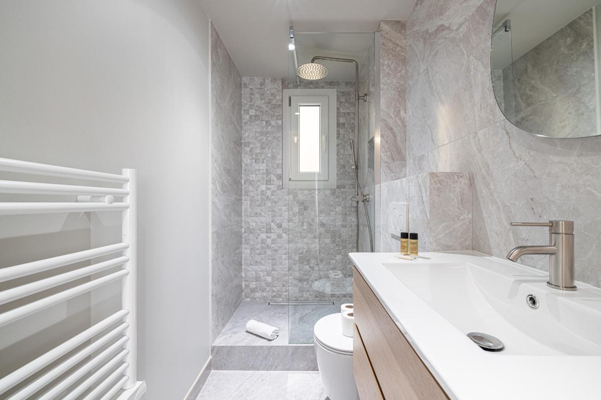 10 Amiral 201 - Magnifique - 2 - Centre-ville Nice