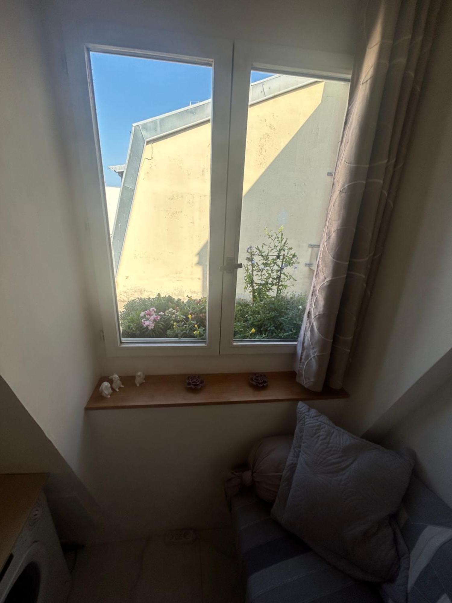 Apartment Centre *