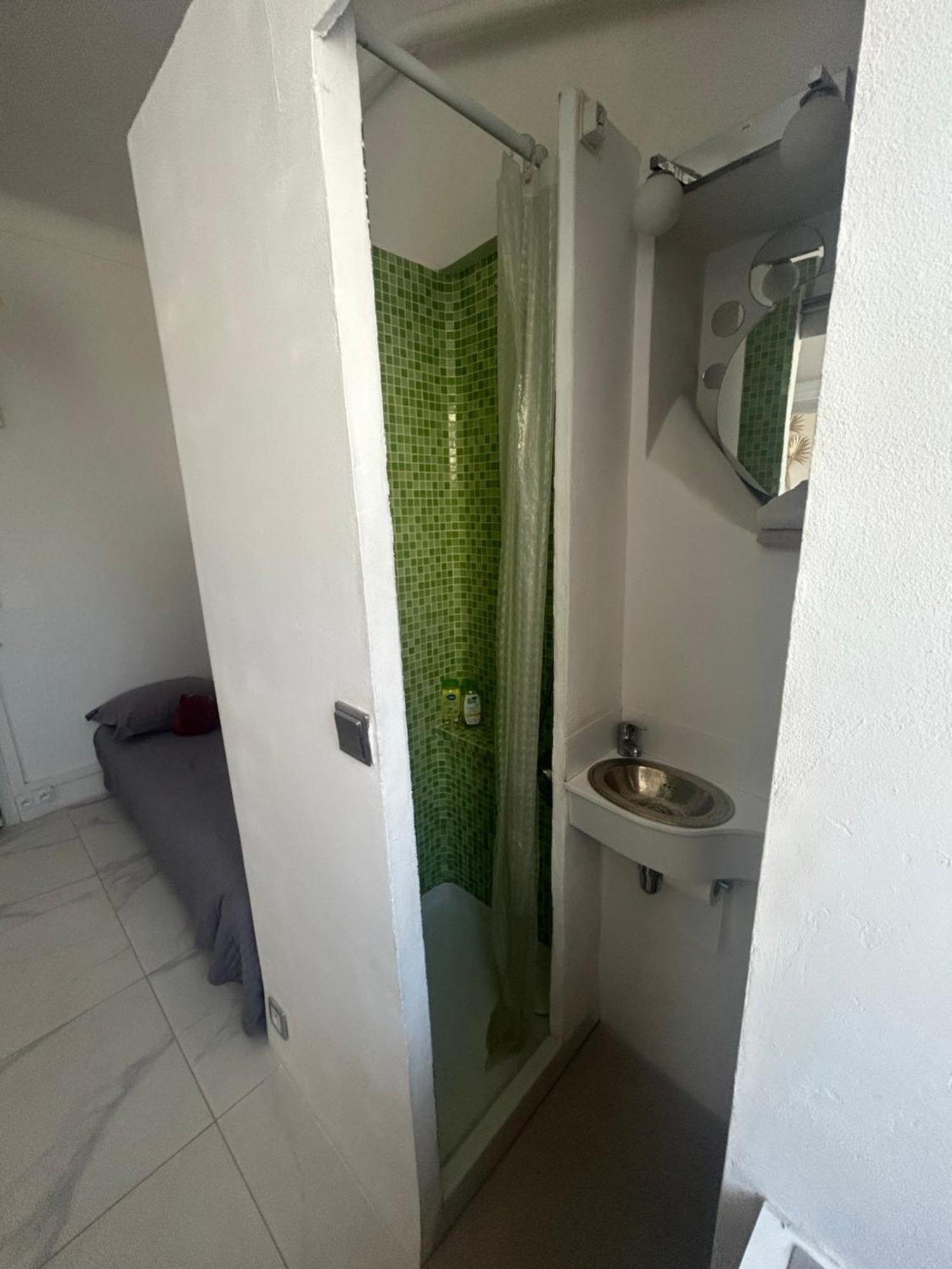 Apartment Centre *