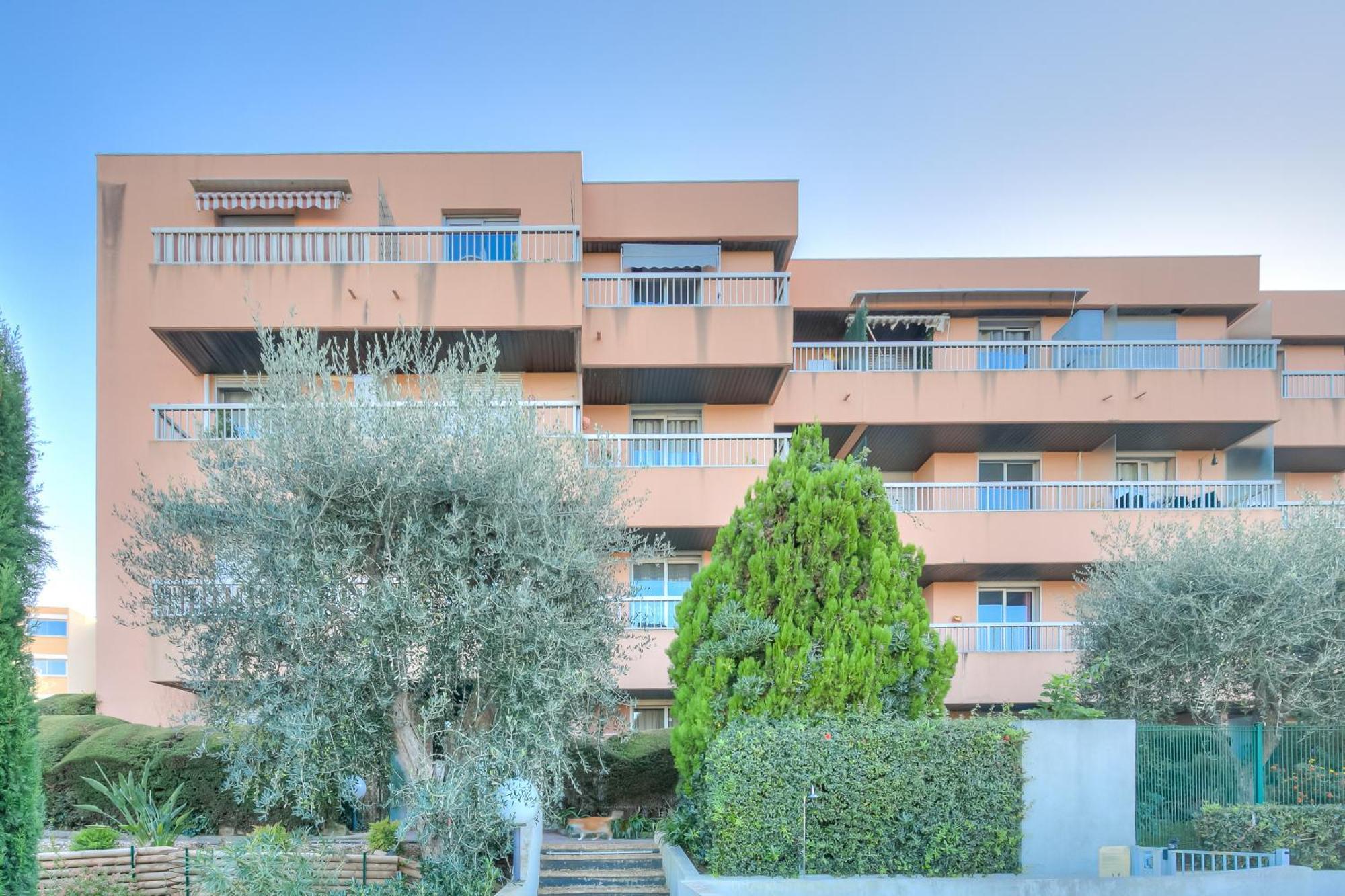 Fabrina - Happy Nice