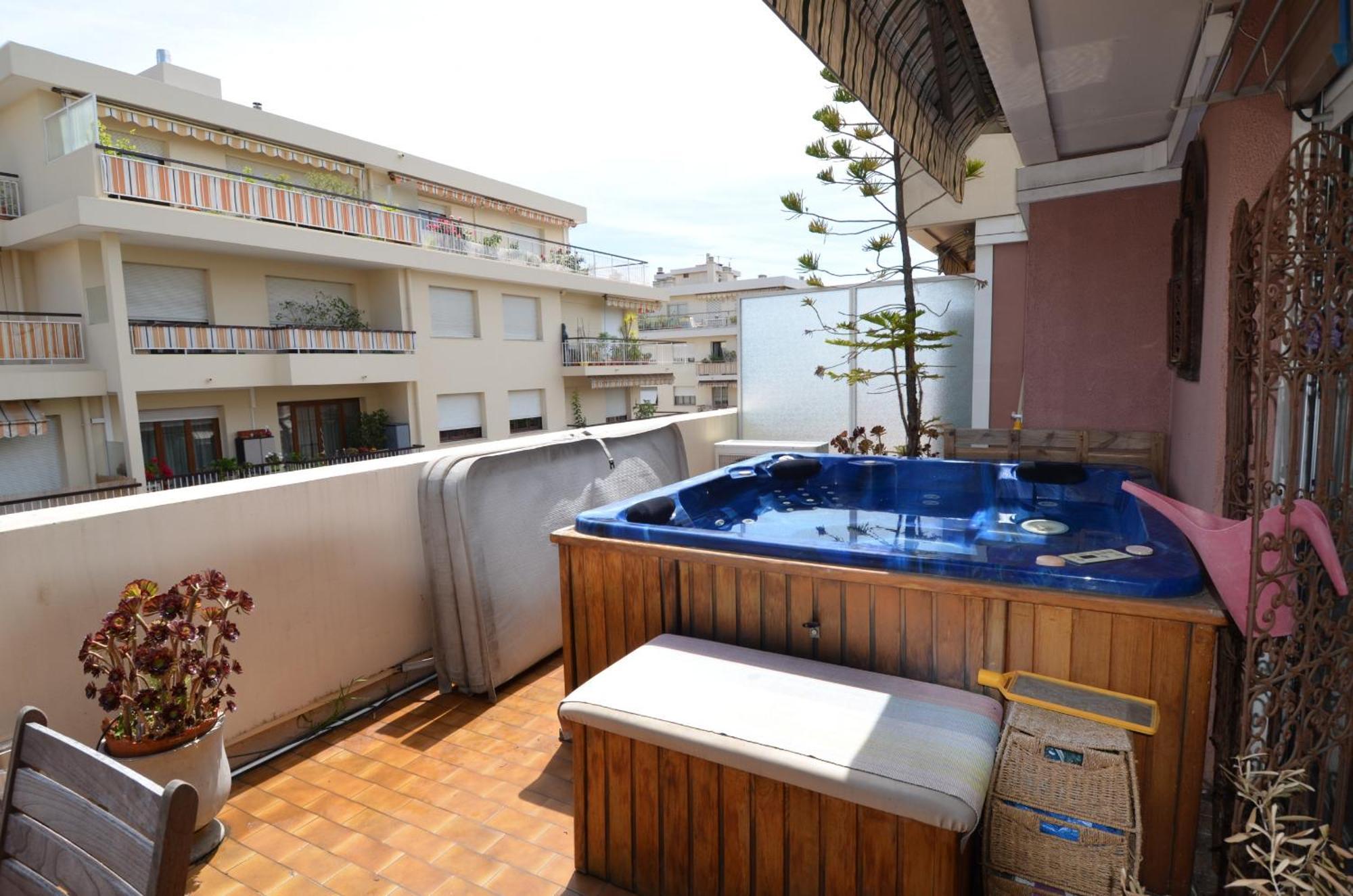Siena - 6 Personnes Avec Terrasse Et Jacuzzi Plein Coeur Centre-ville Quartier Du Port De Apartamento