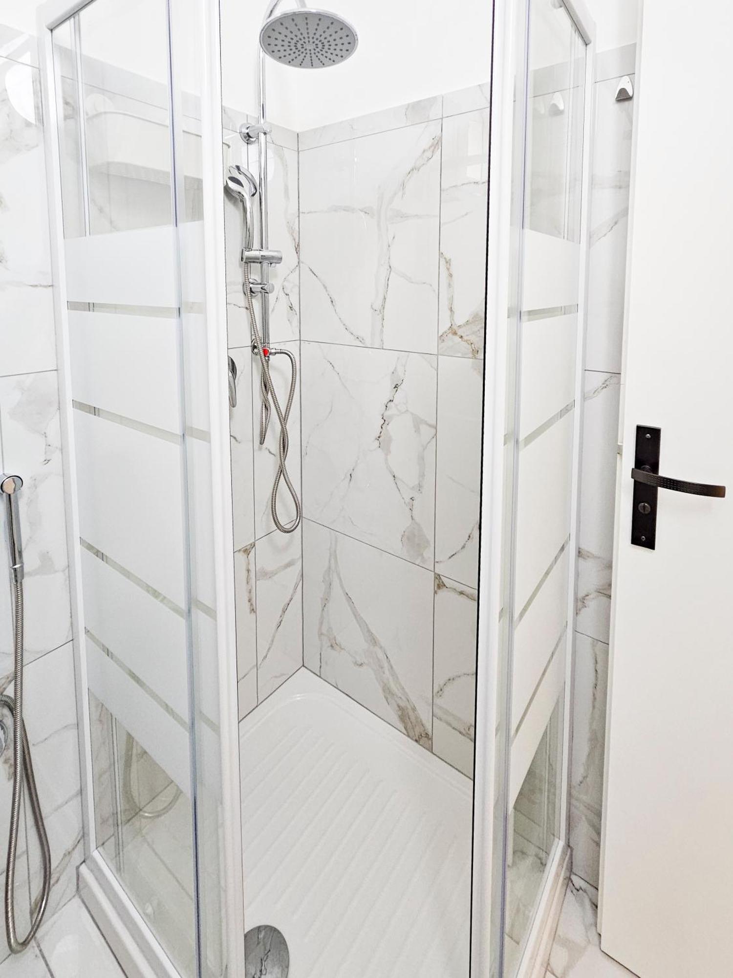 Apartment New Big Flat 8 Pers Ac Wifi