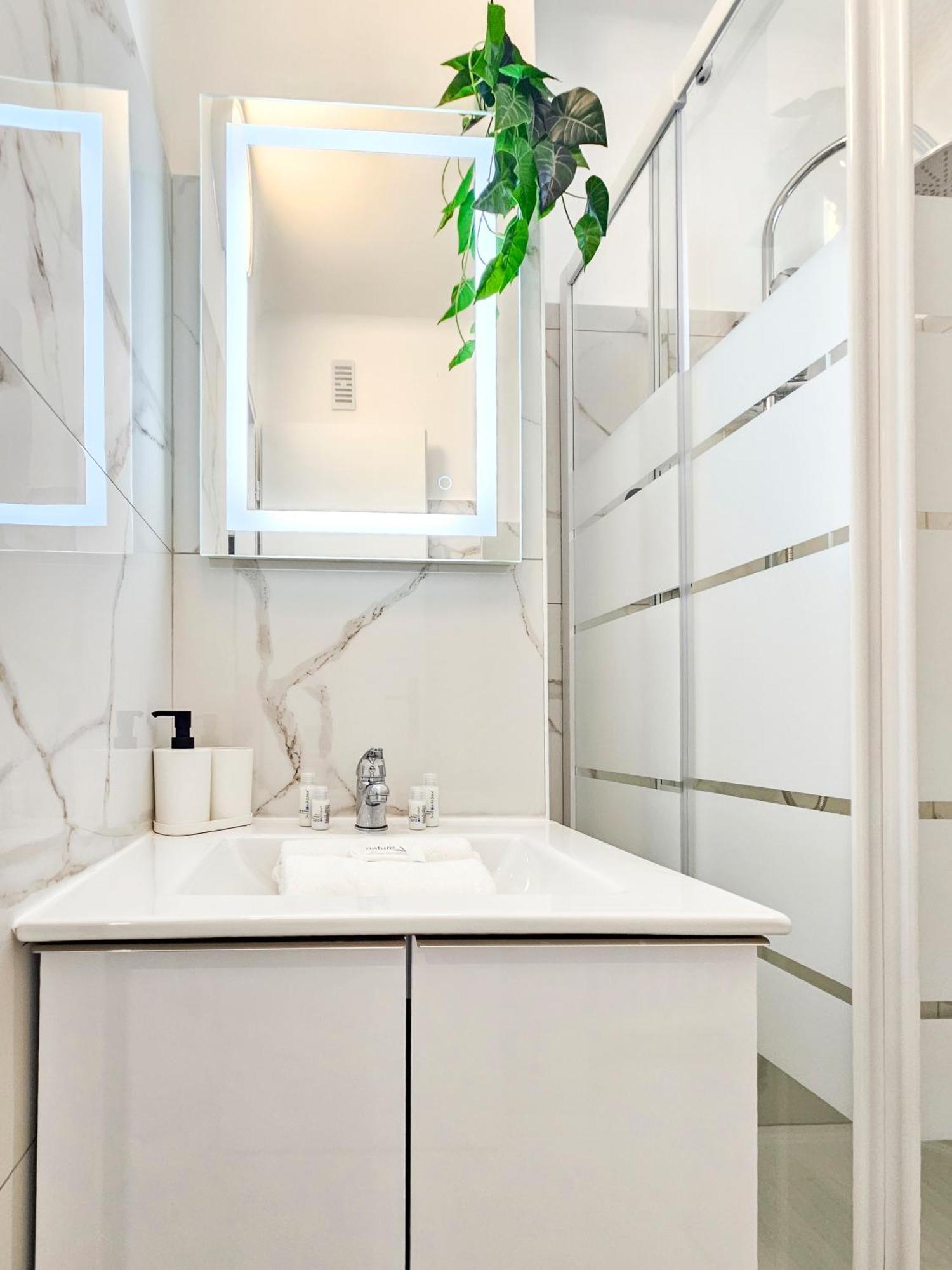 New Big Flat 8 Pers Ac Wifi Nice