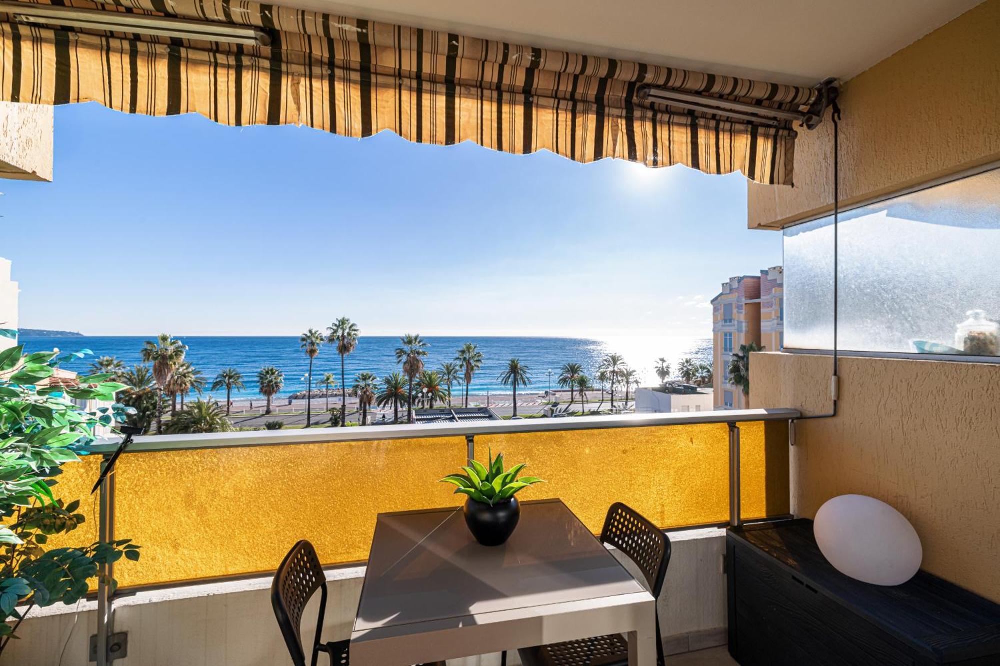 Sea View & Promenade Des