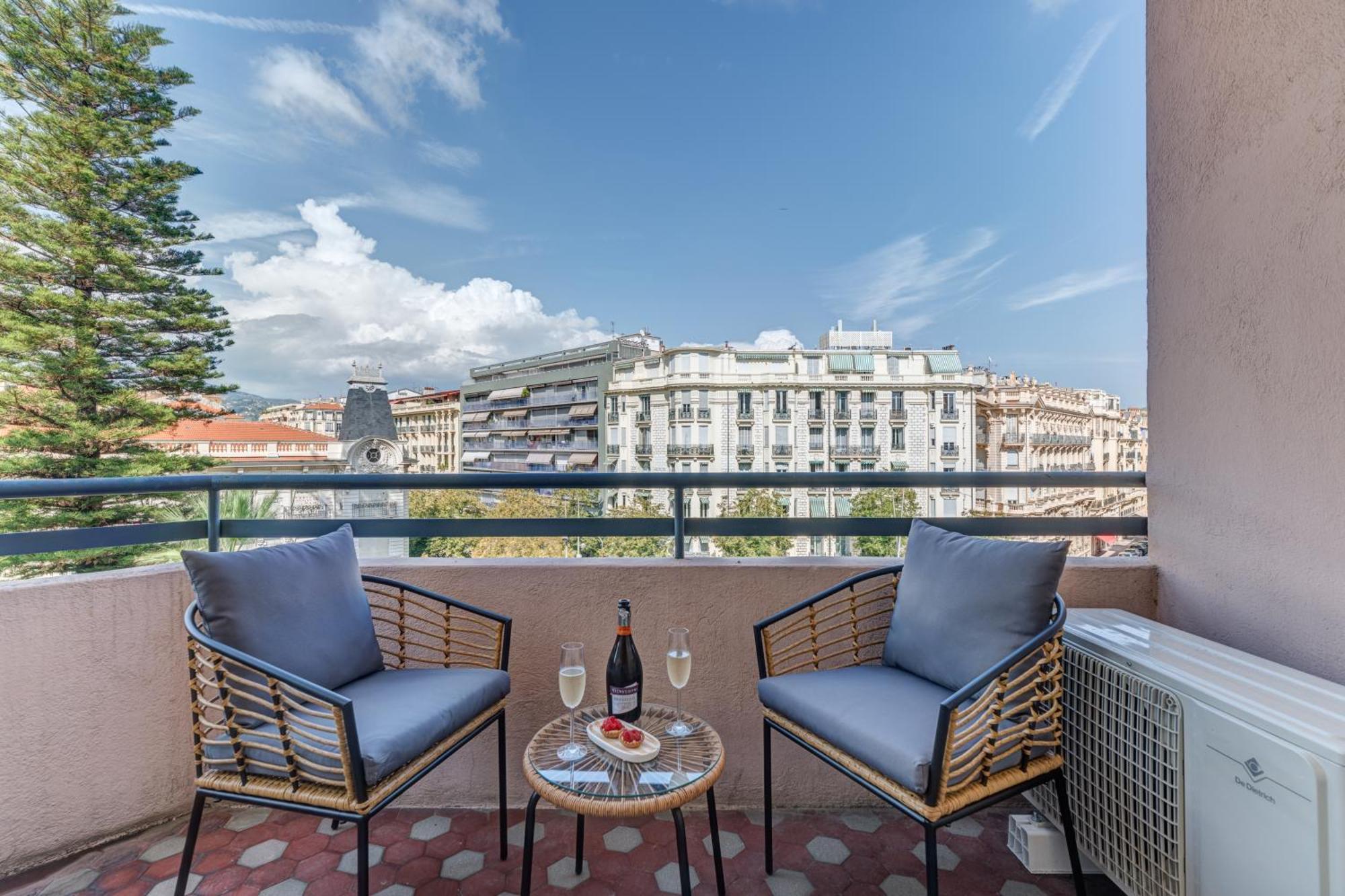 Elegant With Balconies In The Heart Of * Nice