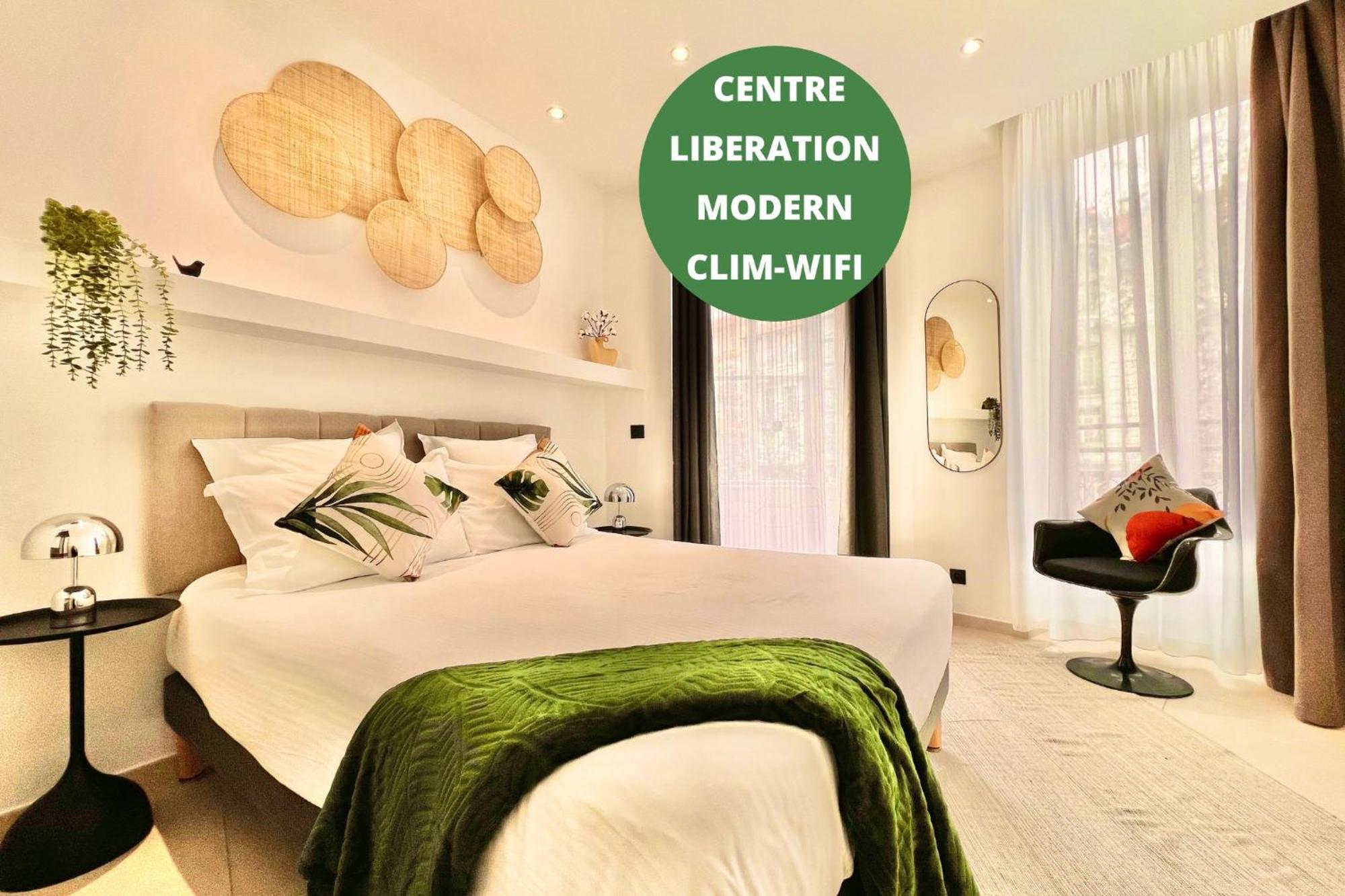 Aparthotel Liberation Center - Private Balcony - 24&7 Reception - Luggage Storage *