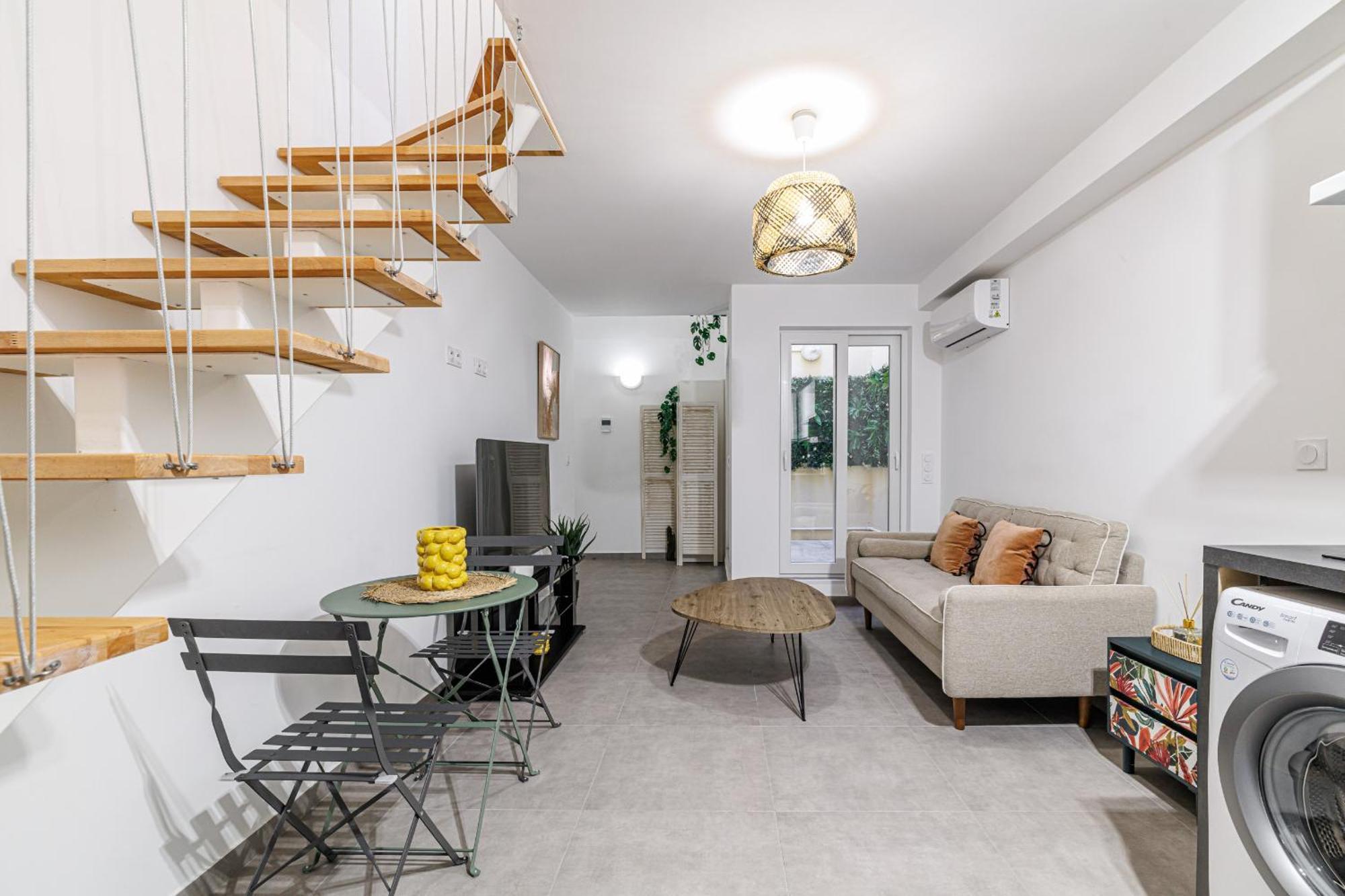 1 Bdr Duplex Downtown - Ac * Nice