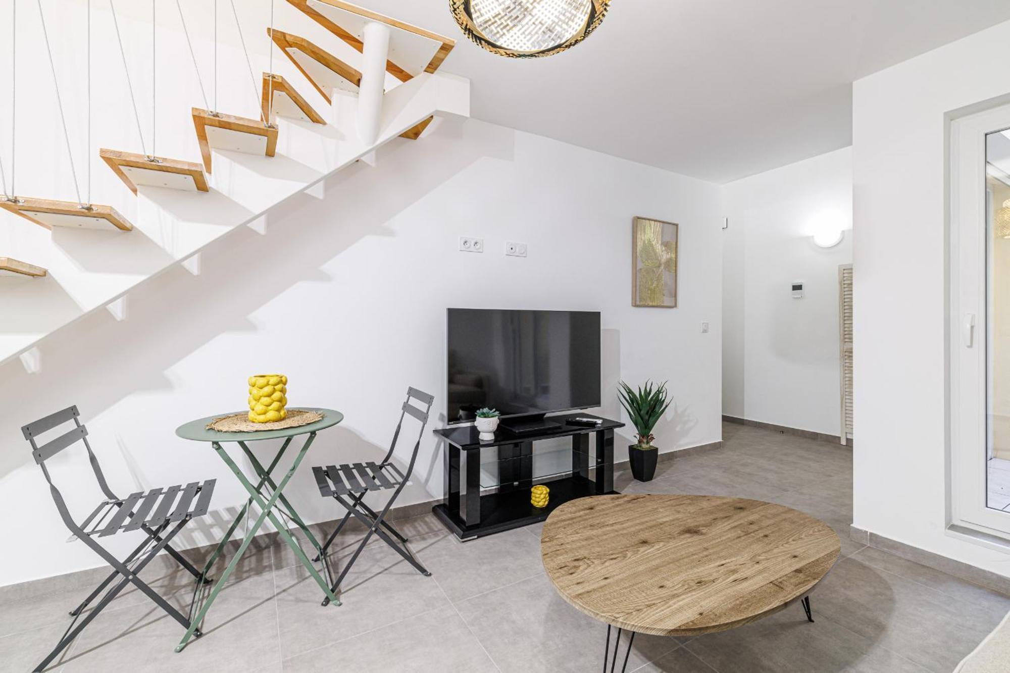 Apartment 1 Bdr Duplex Downtown - Ac Nice