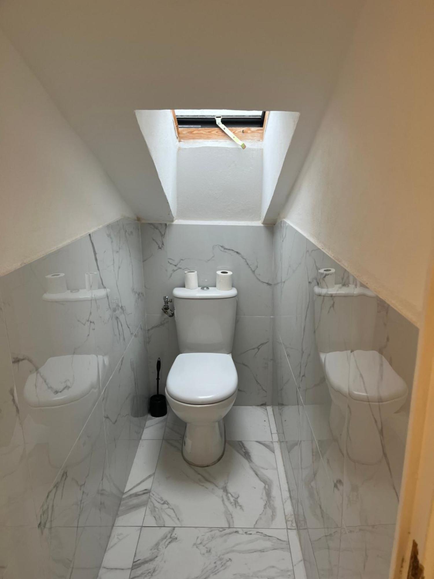 Lyonnais Hostel *
