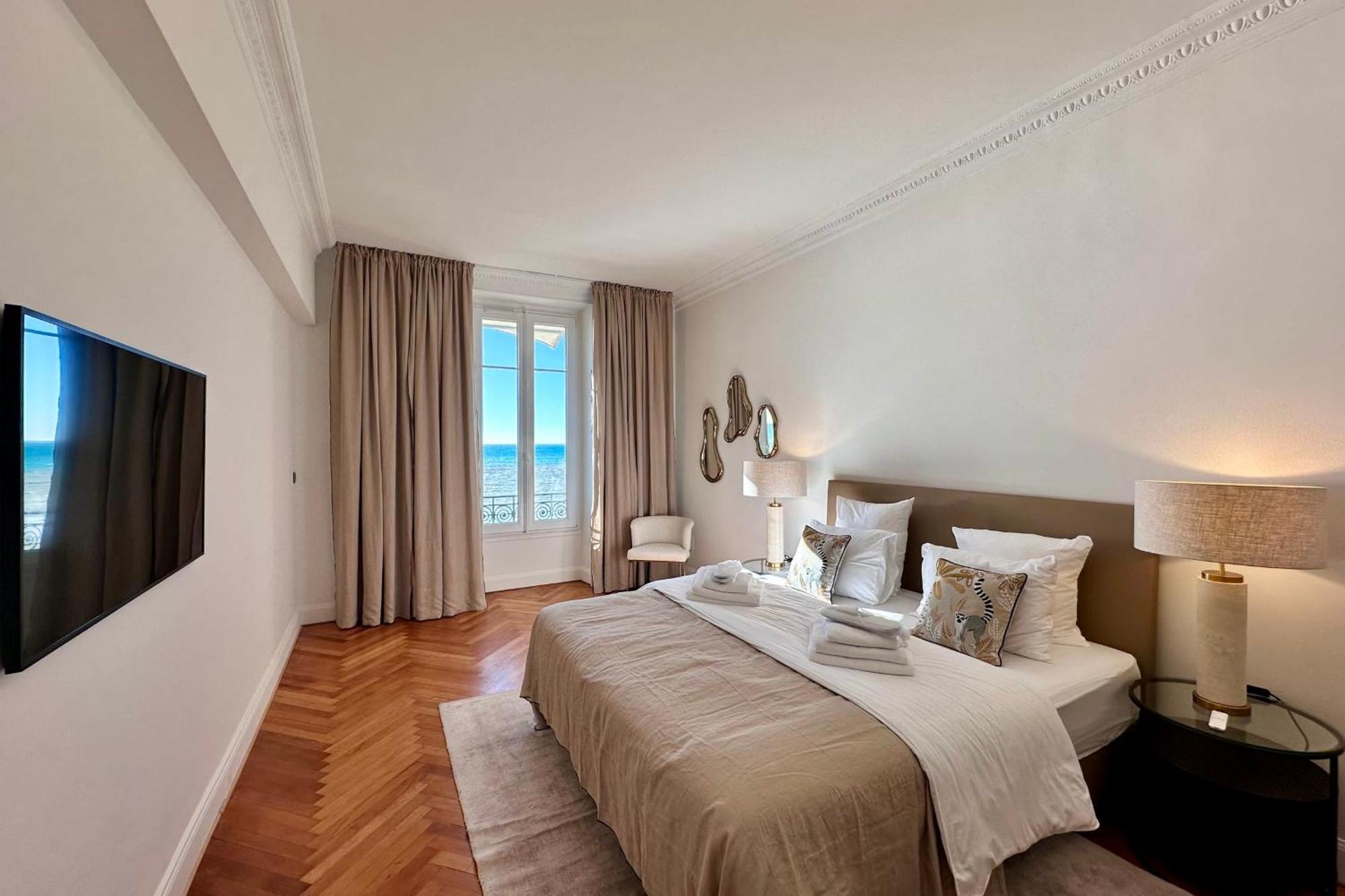 Quai Promenade View Balcony With Breathtaking View *