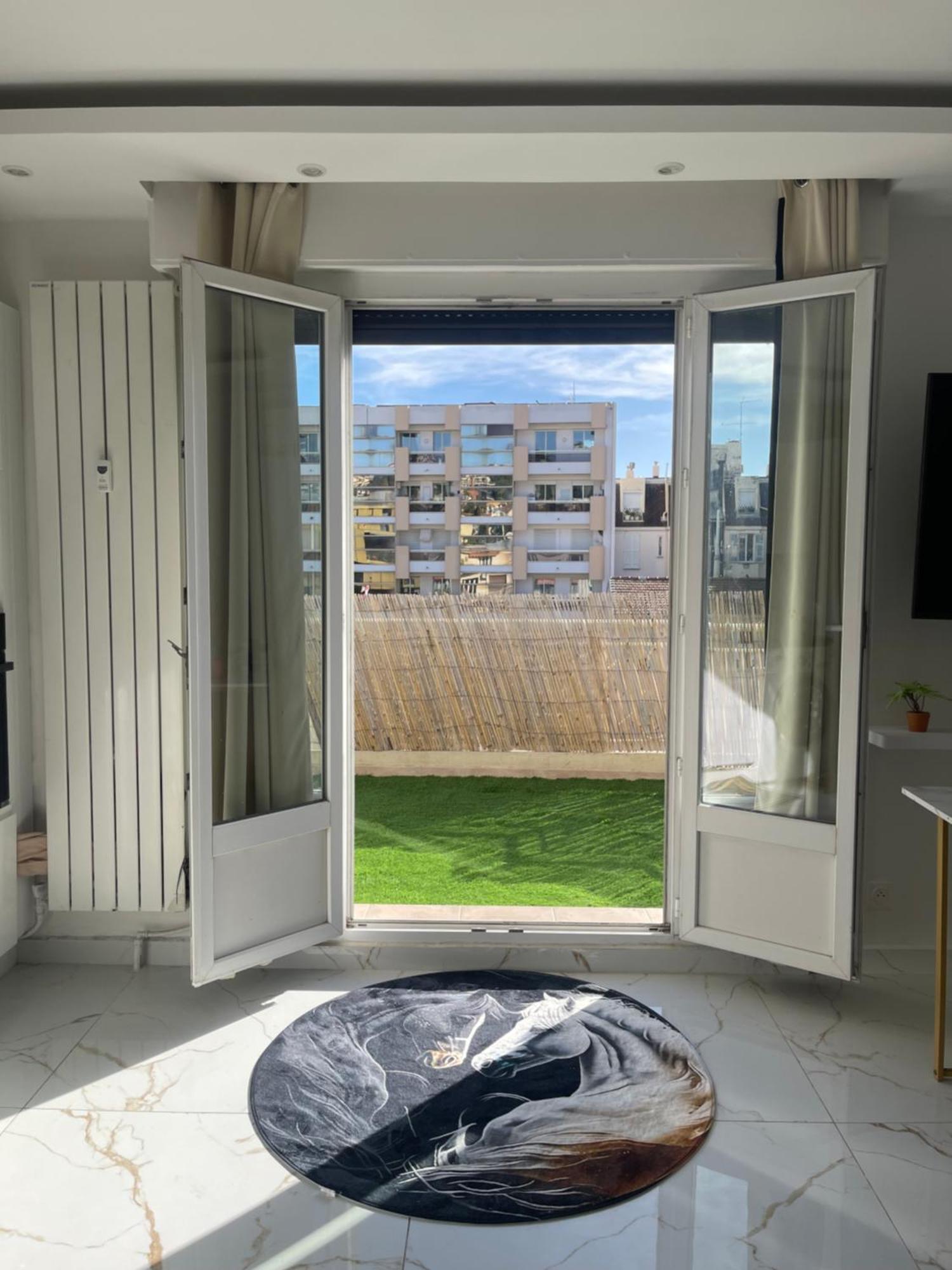 Apartment Cozy Downtown 2 Bedroom 1 Min 1 Min Tramway 10min Airport Air Conditionner *