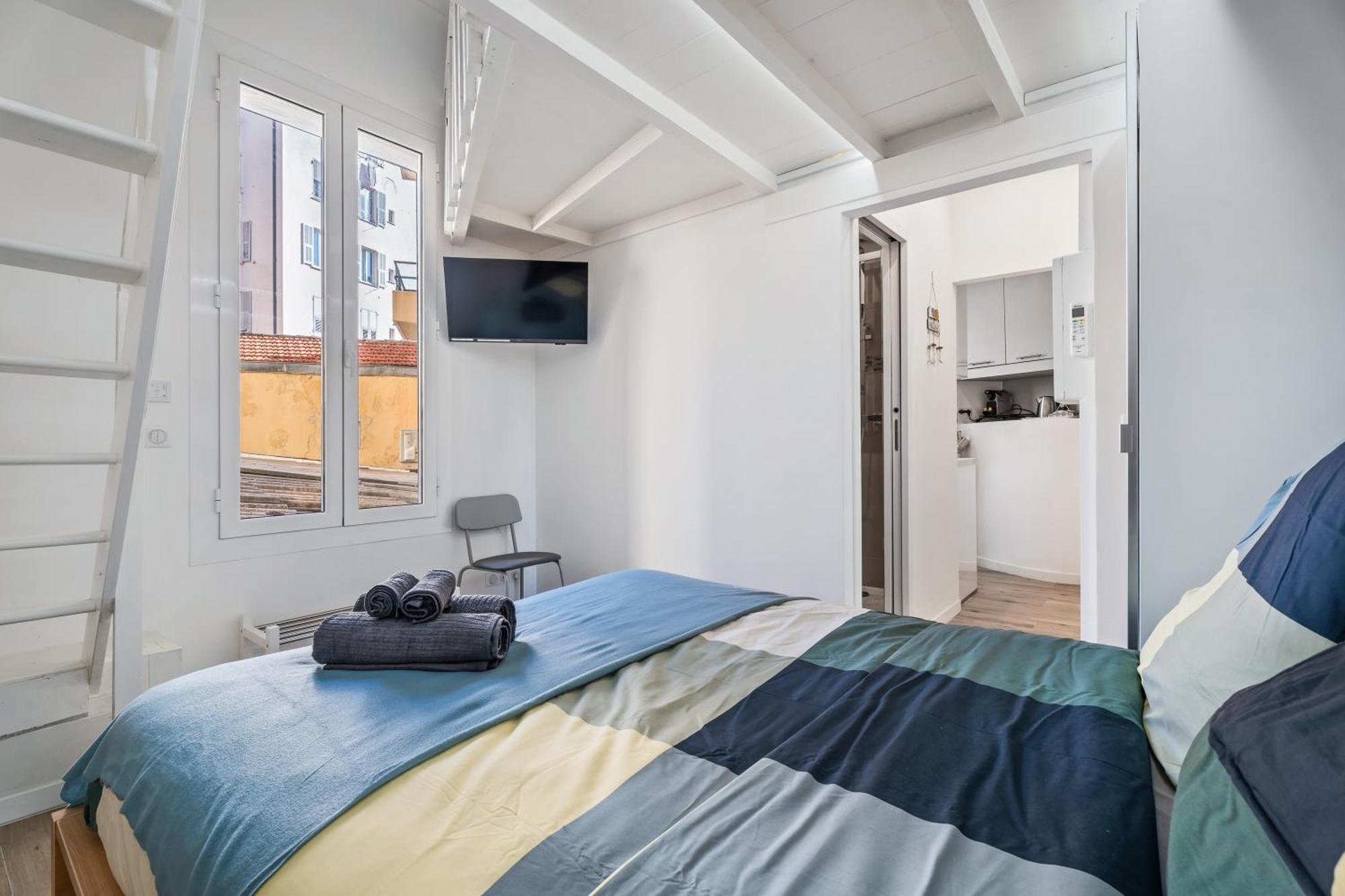 Renting - Honore - Elegant Near Promenade Des Nice