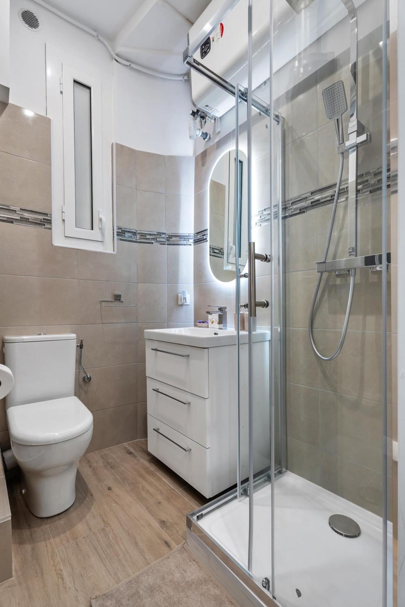 Renting - Honore - Elegant Near Promenade Des