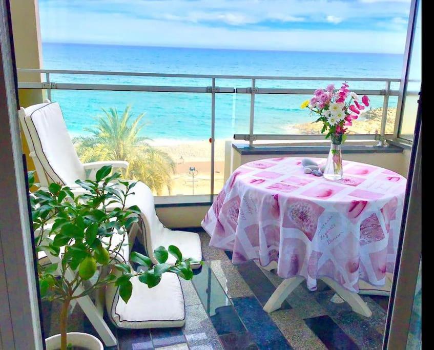La Prom - A Two Bedroom With A Sea View *