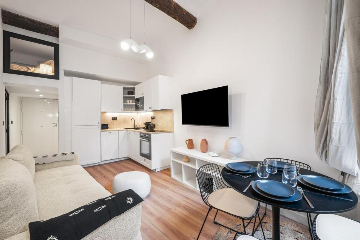 Beautiful Apartment, Old * Nice