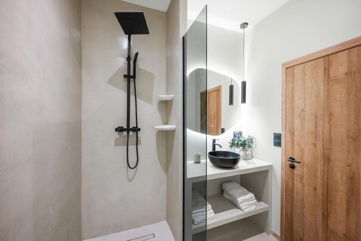 Beautiful Apartment, Old