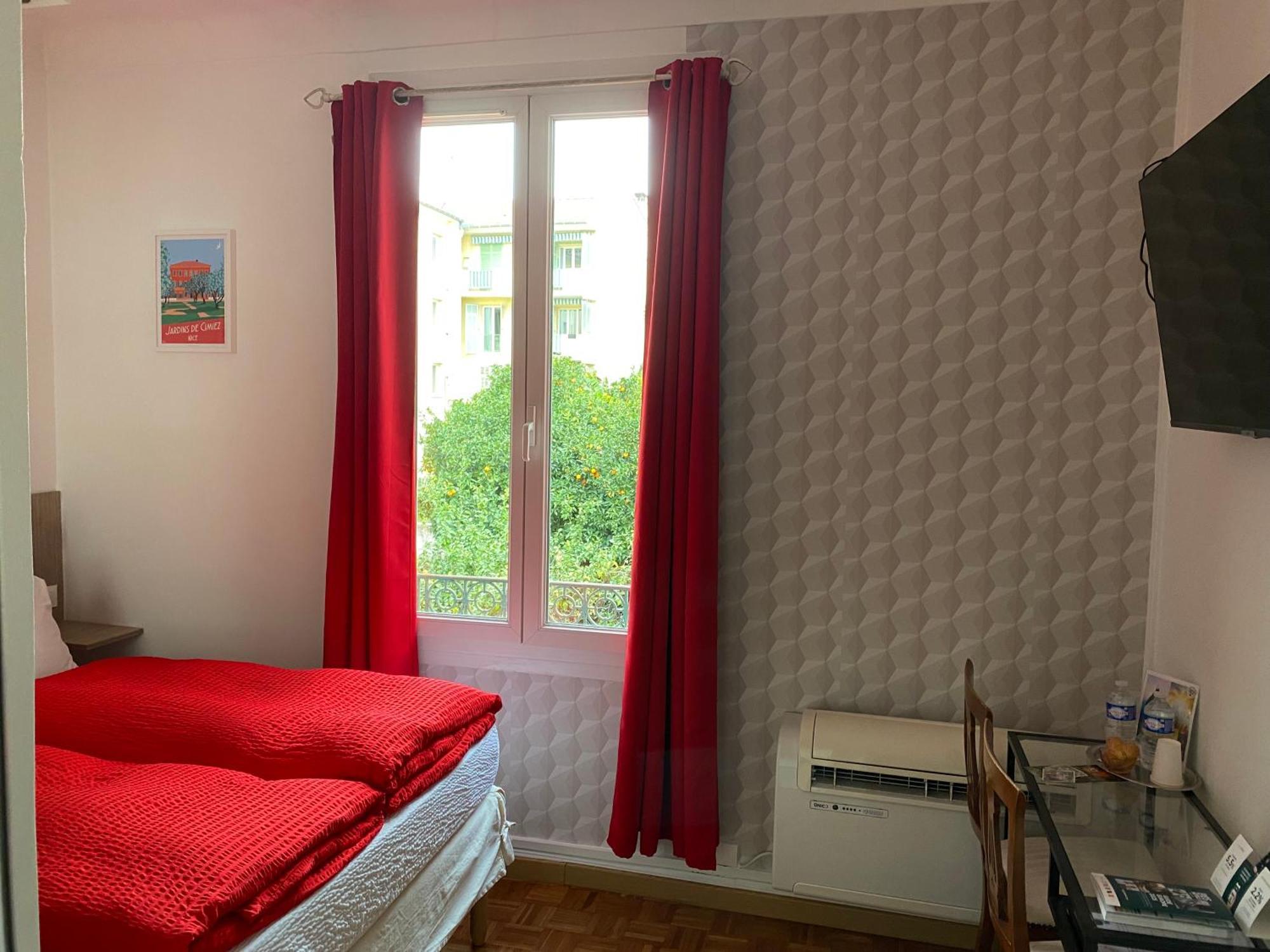 Logis Victorine Hotel