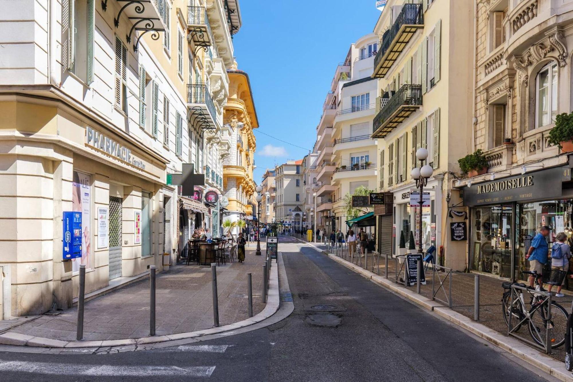 3 Pieces Au Coeur Du Carre D'or Nice