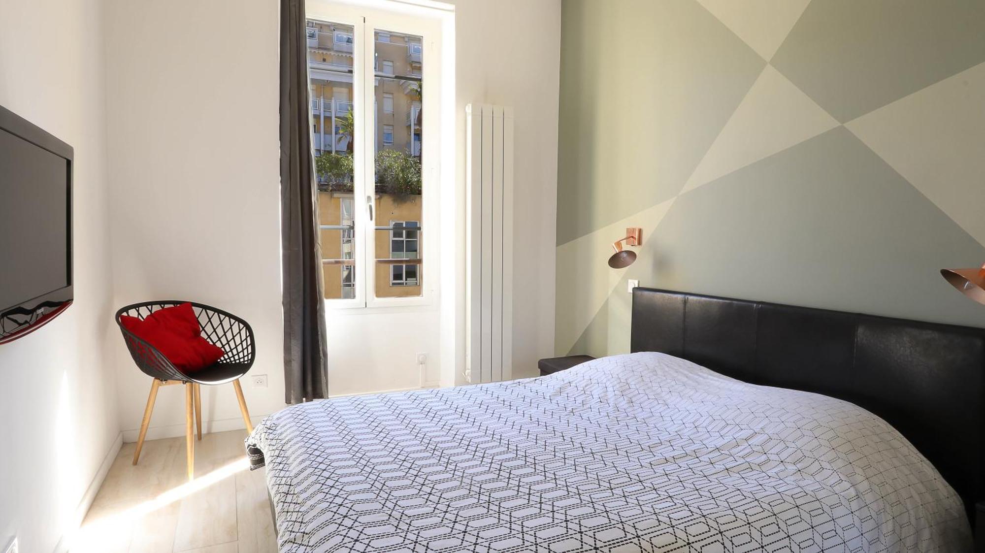 Port Apartment *