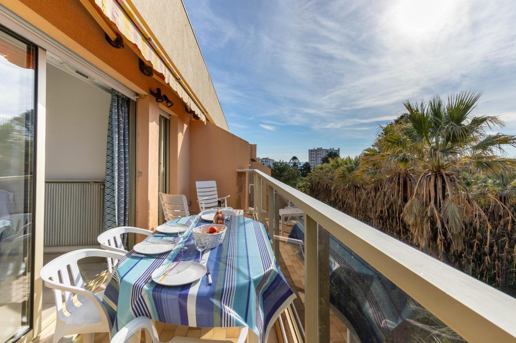 Happyfew Les Palmiers Apartment