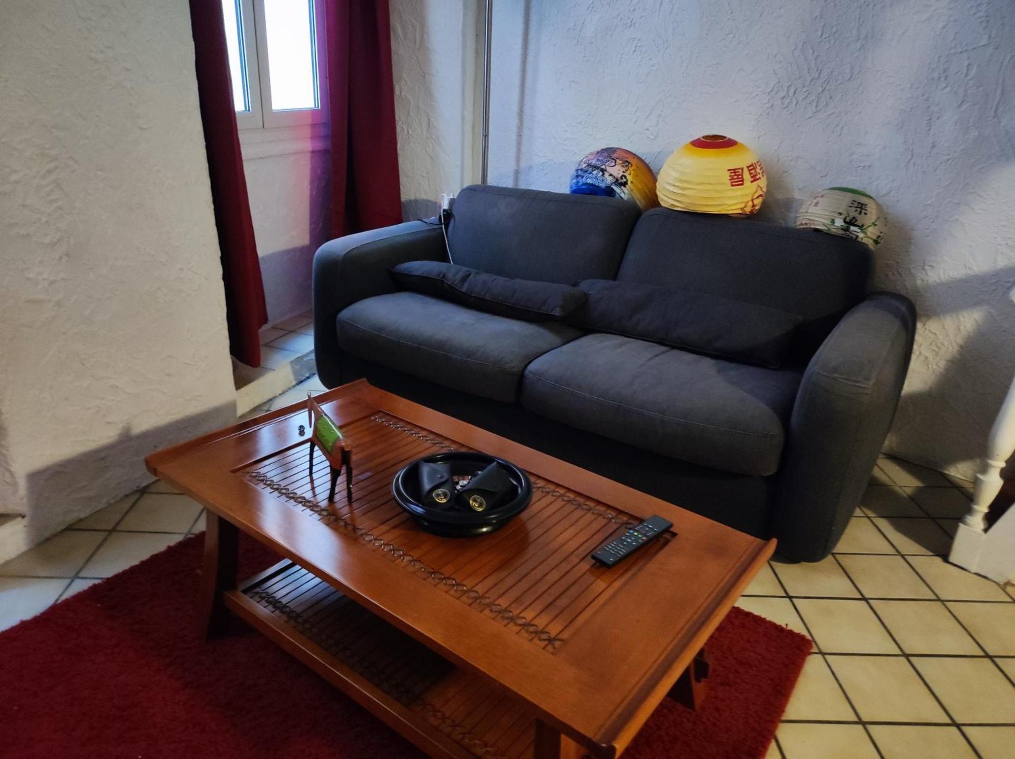 Vieille Apartment *