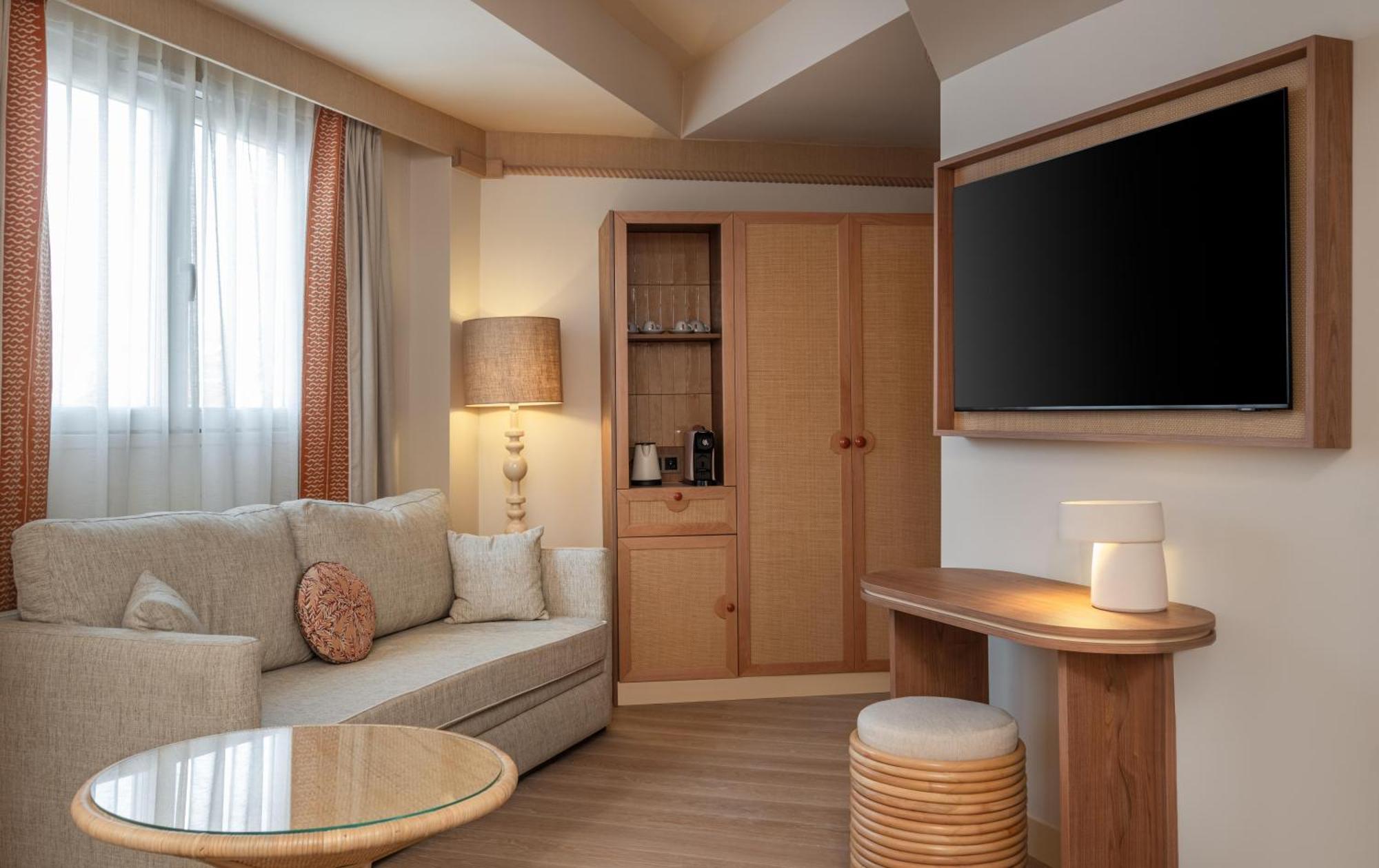 Le Soleia By Inwood 4*