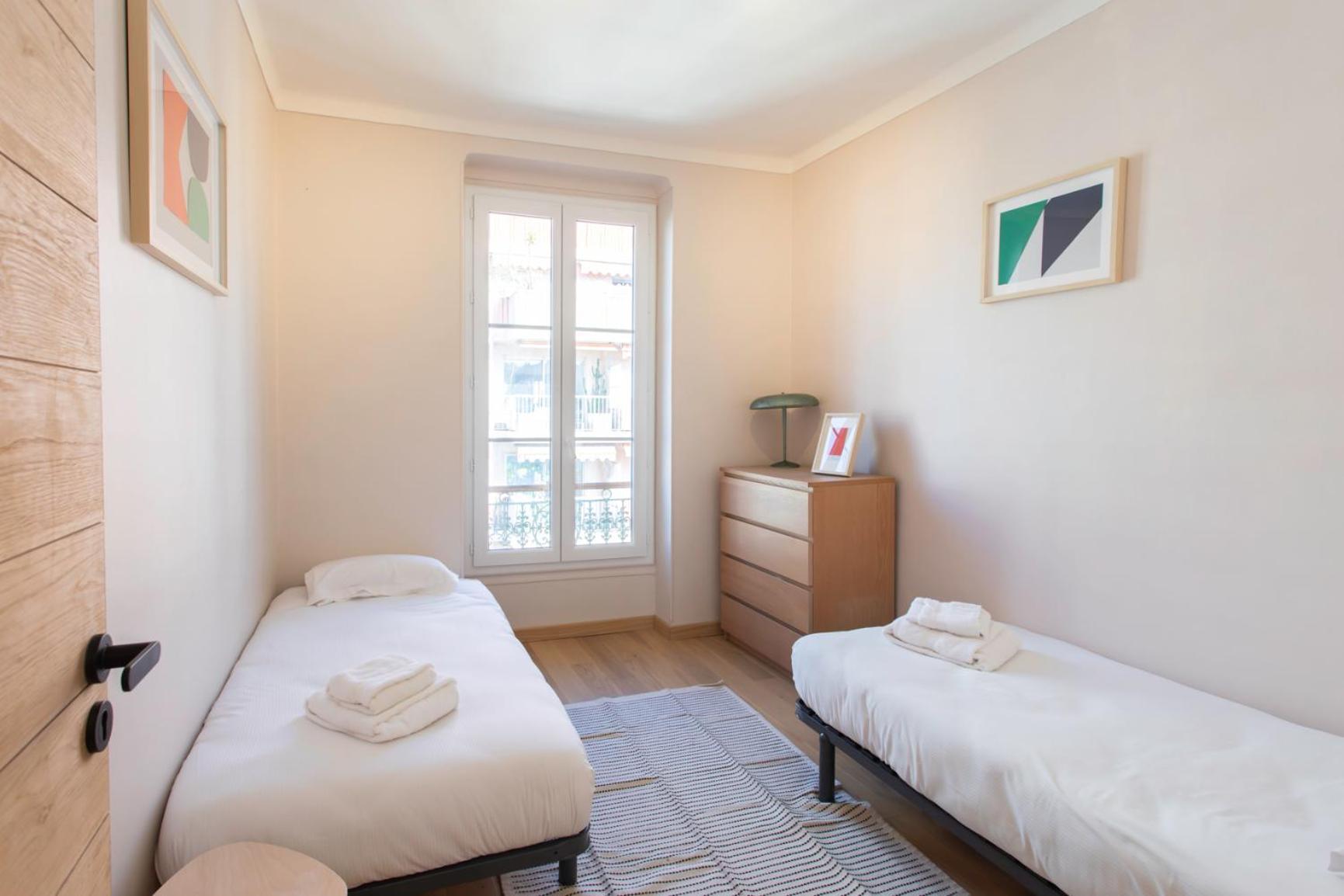 #25 2bdr Port, 5min From The Old Town Balcony, Ac&wifi Apartment