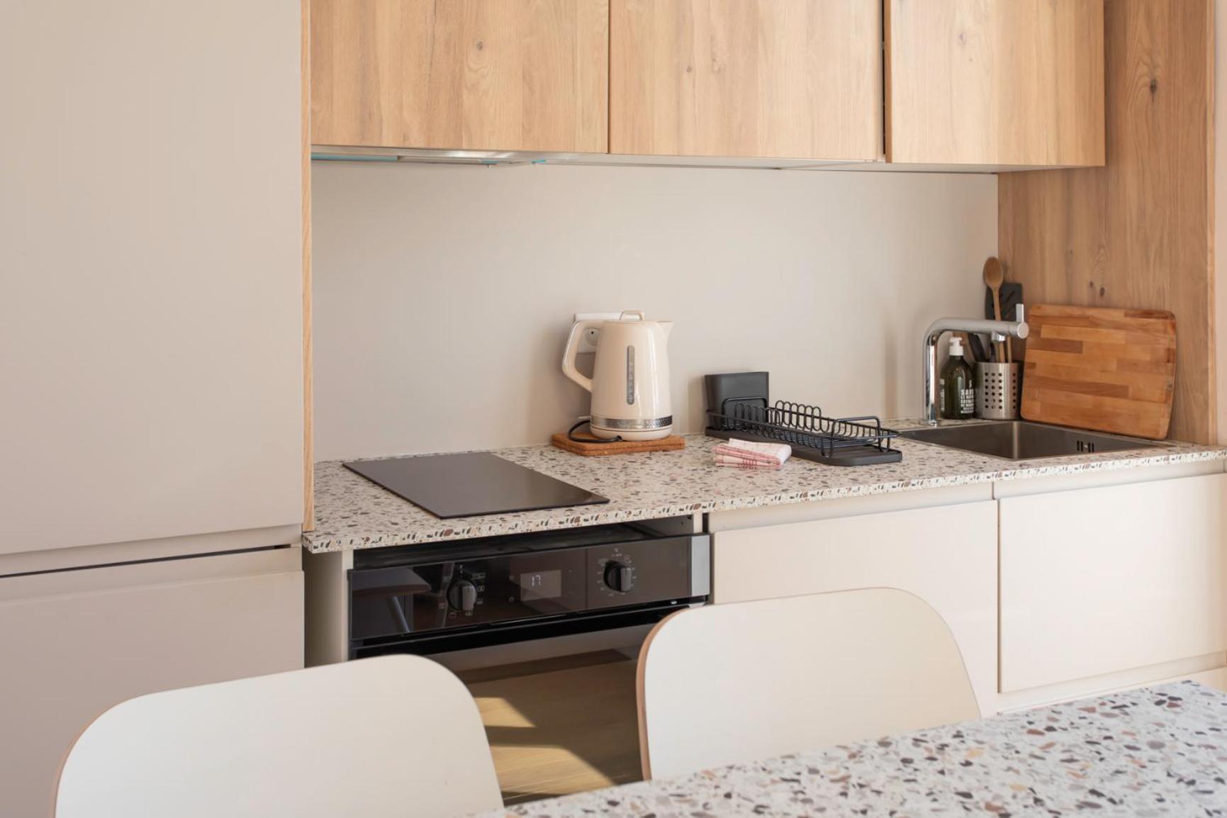 #25 2bdr Port, 5min From The Old Town Balcony, Ac&wifi Apartment
