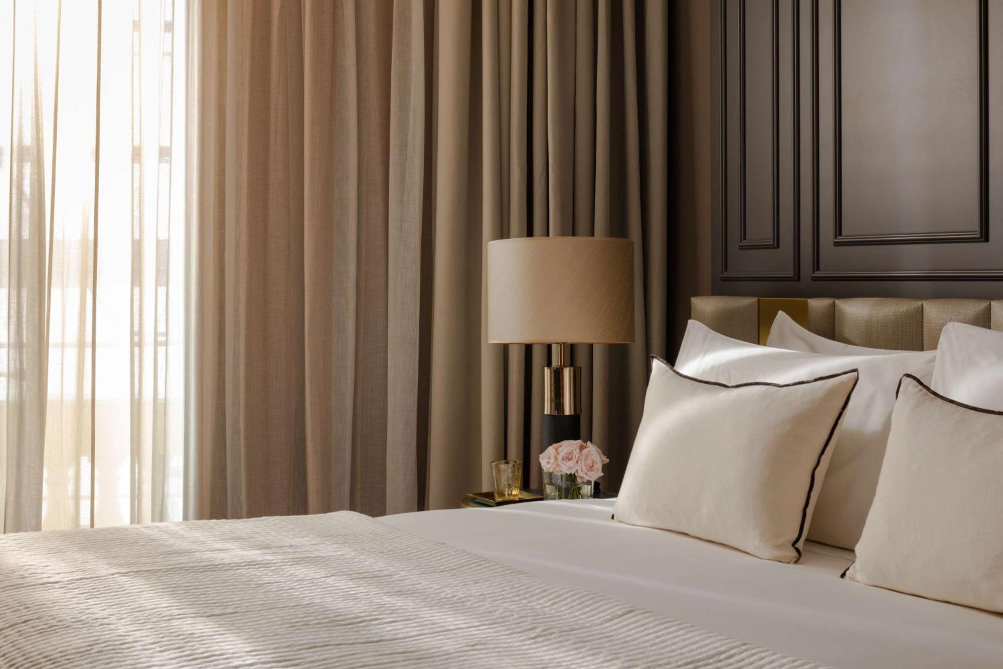 Anantara Plaza - A Leading Of The World