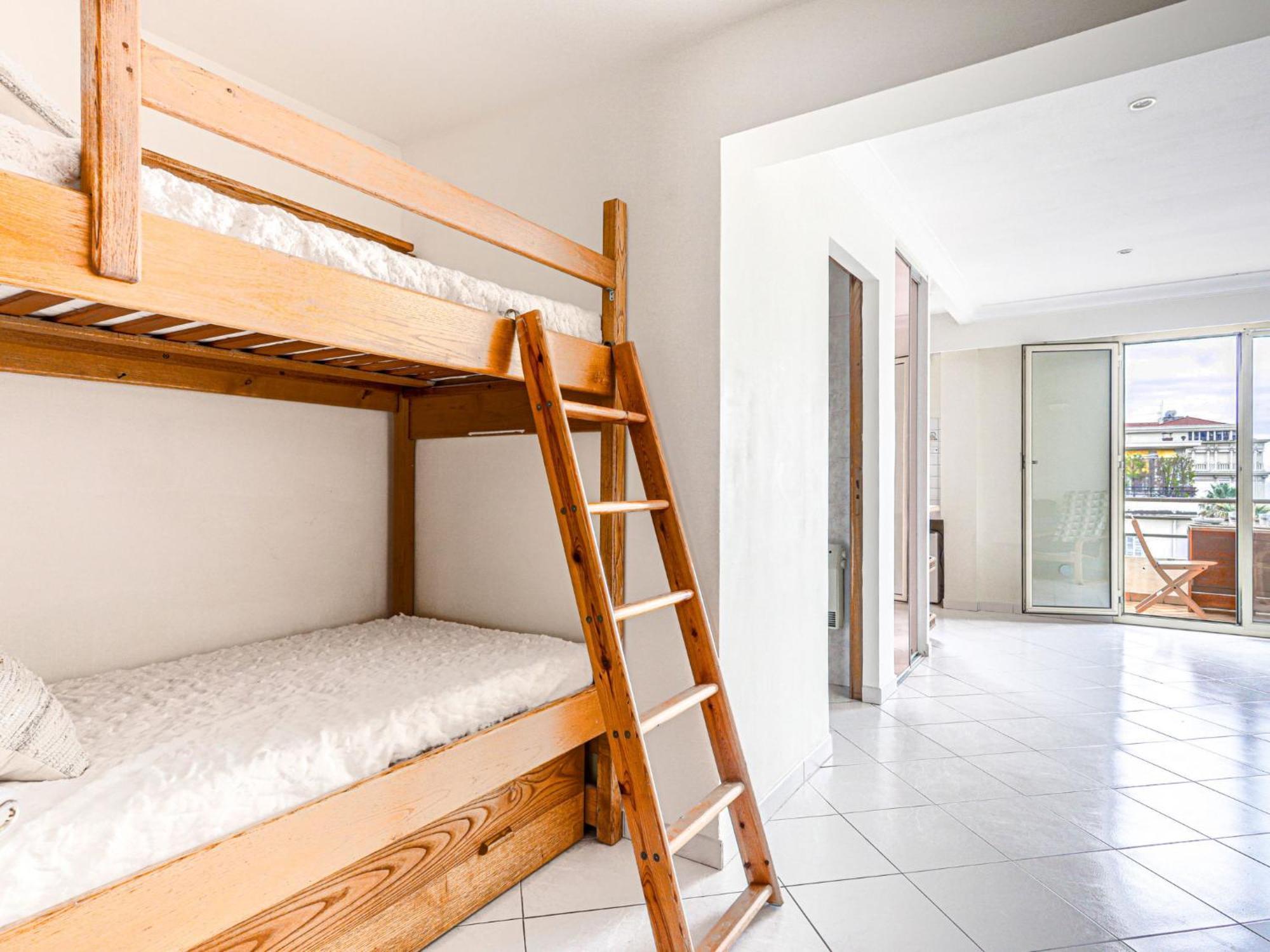 Apartment Le Mirazur By Interhome