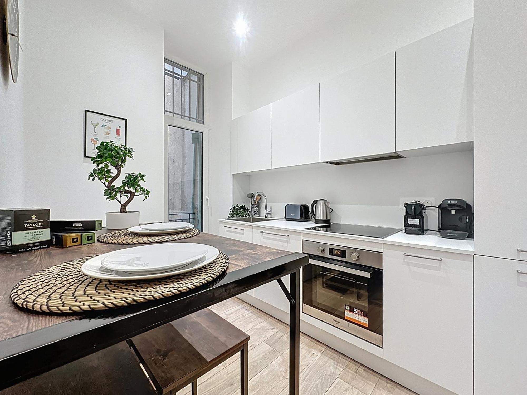 3 Air-conditioned With Unobstructed View Apartment