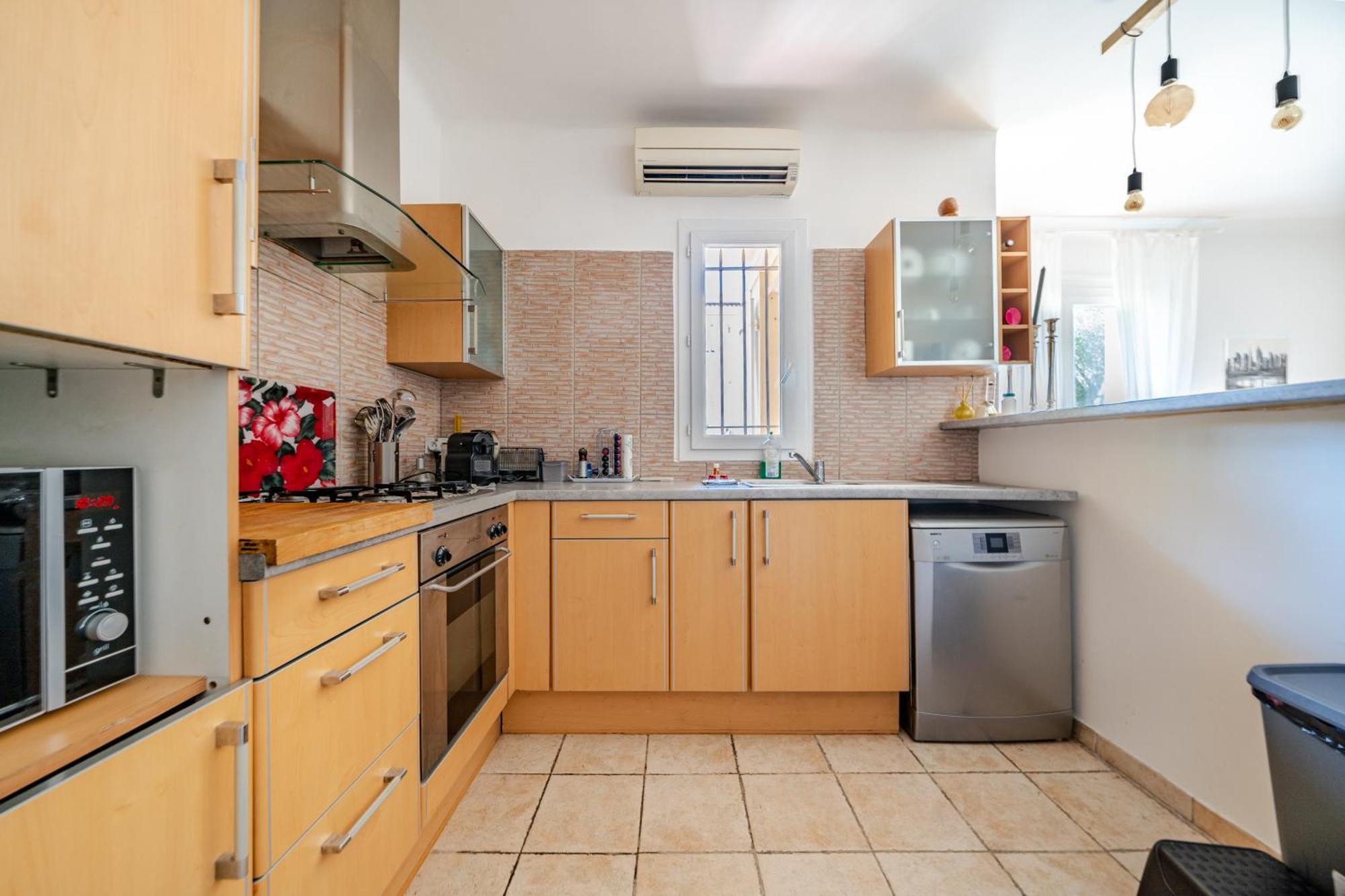 Apartment 2 Pieces Avec Jardin Et Clim A Quelques Pas De La !