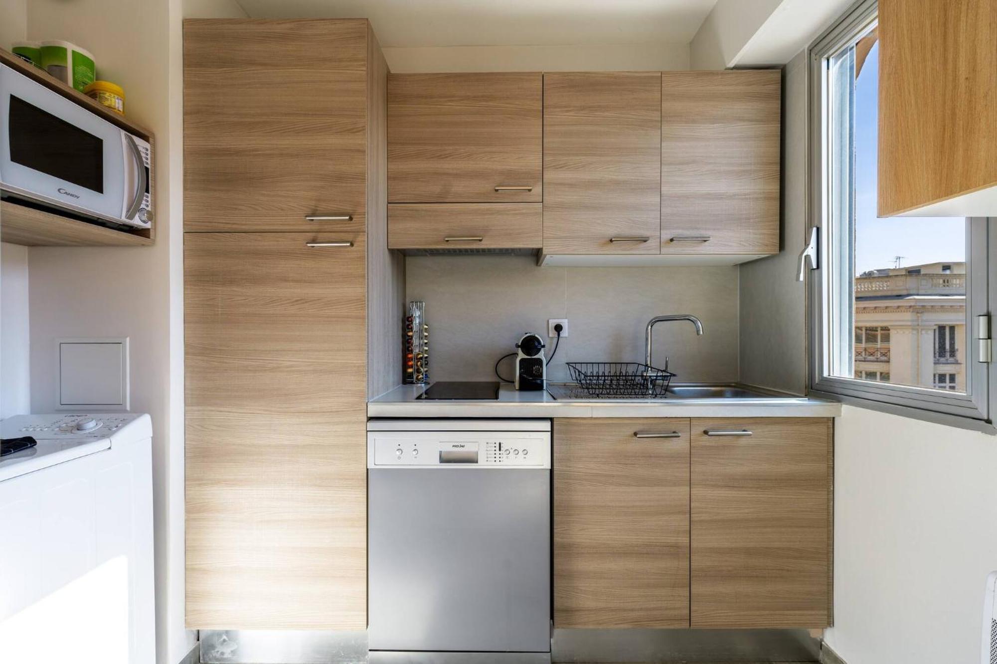 Jolie Avec Belle Terrasse Ensoleillee Nice