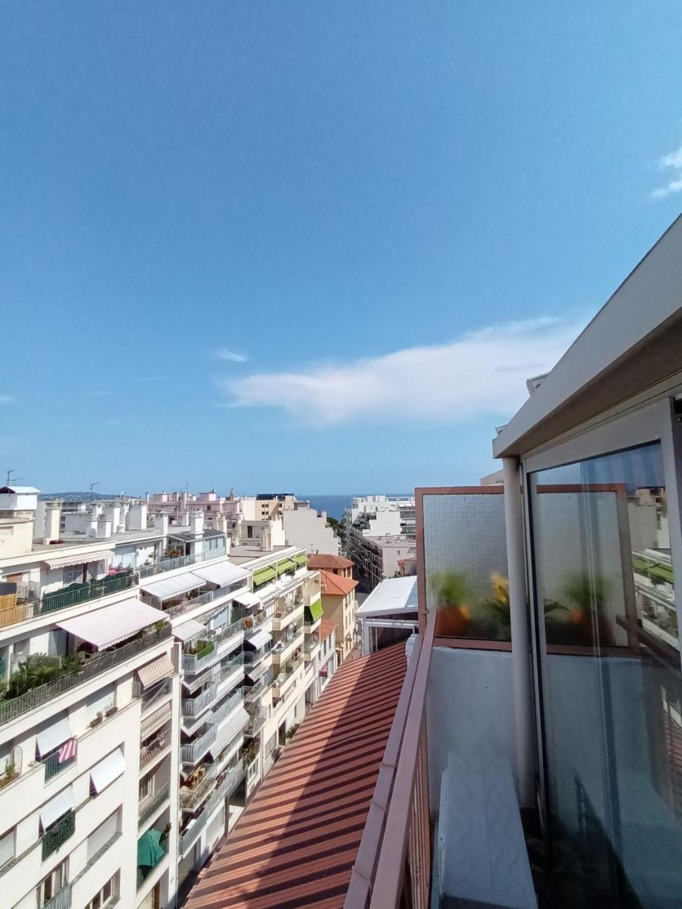 Apartment Floor With Sea View, Clim And Veranda *