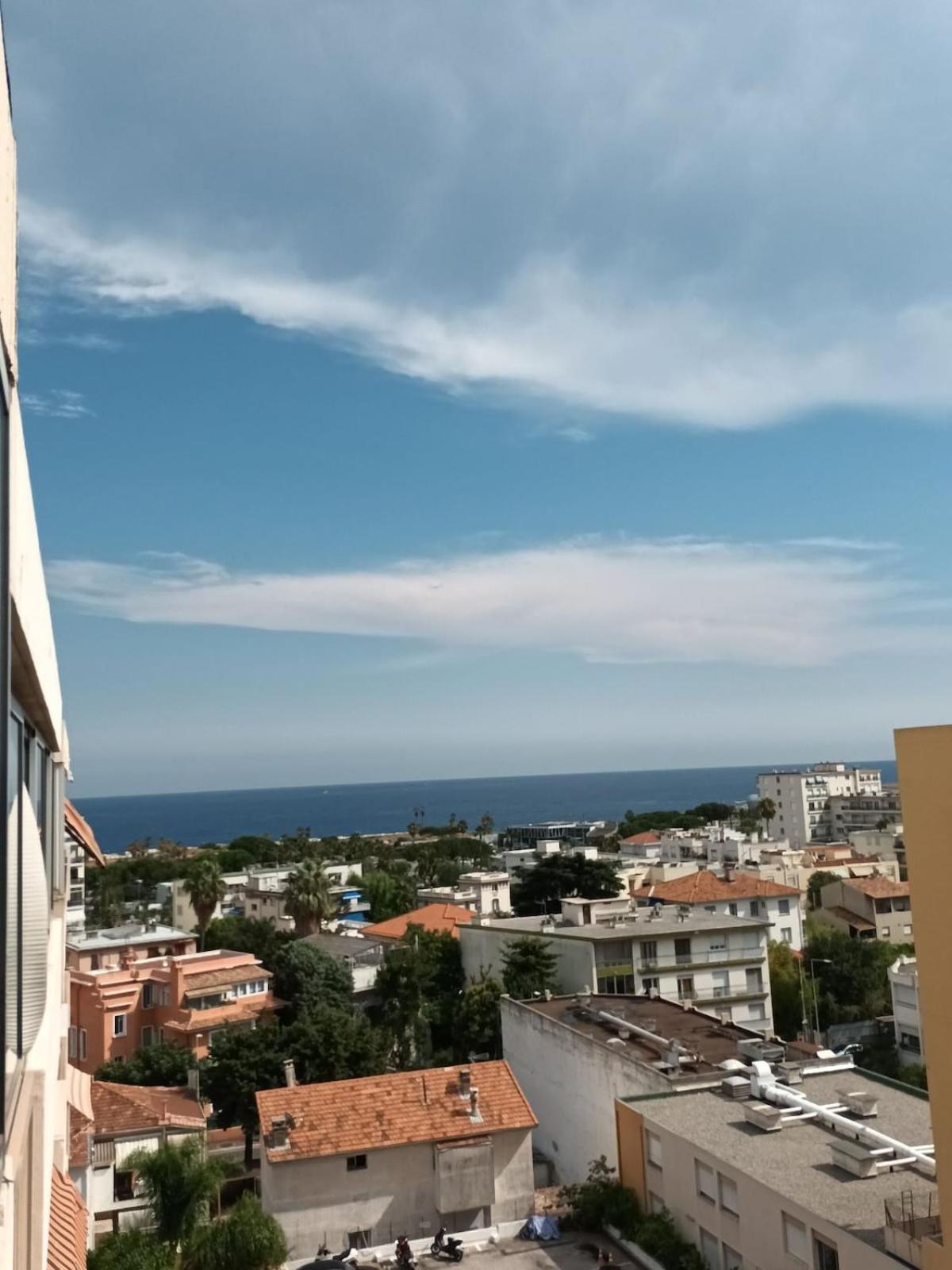 Apartment Floor With Sea View, Clim And Veranda *