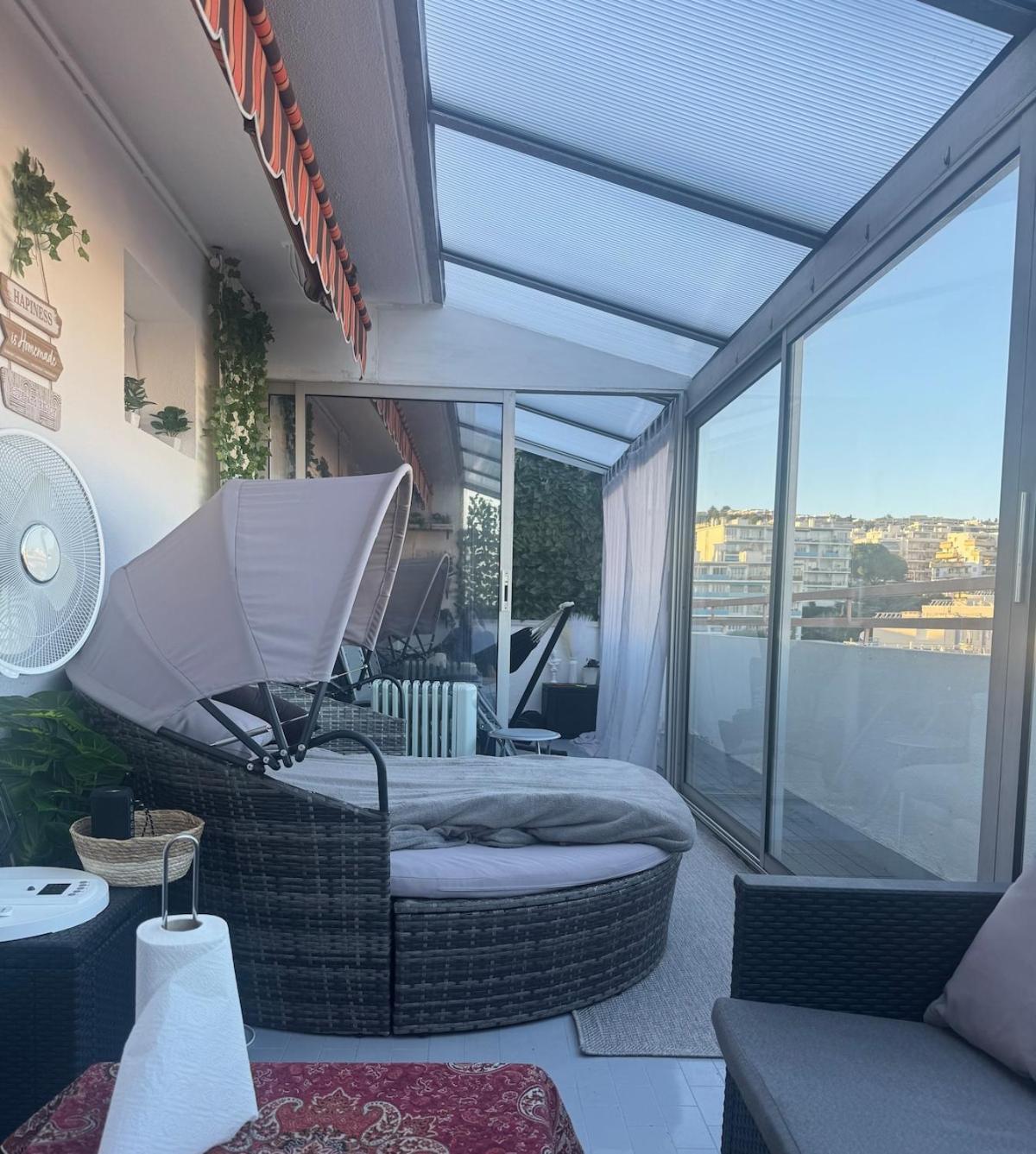Apartment Floor With Sea View, Clim And Veranda *
