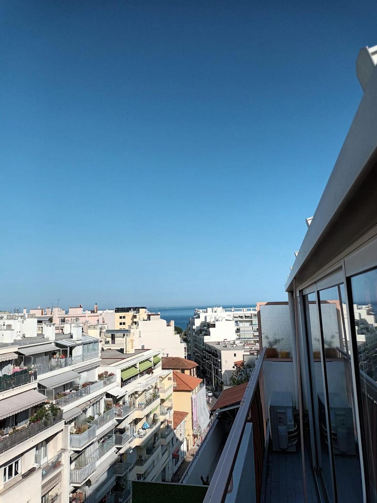 Floor With Sea View, Clim And Veranda Nice