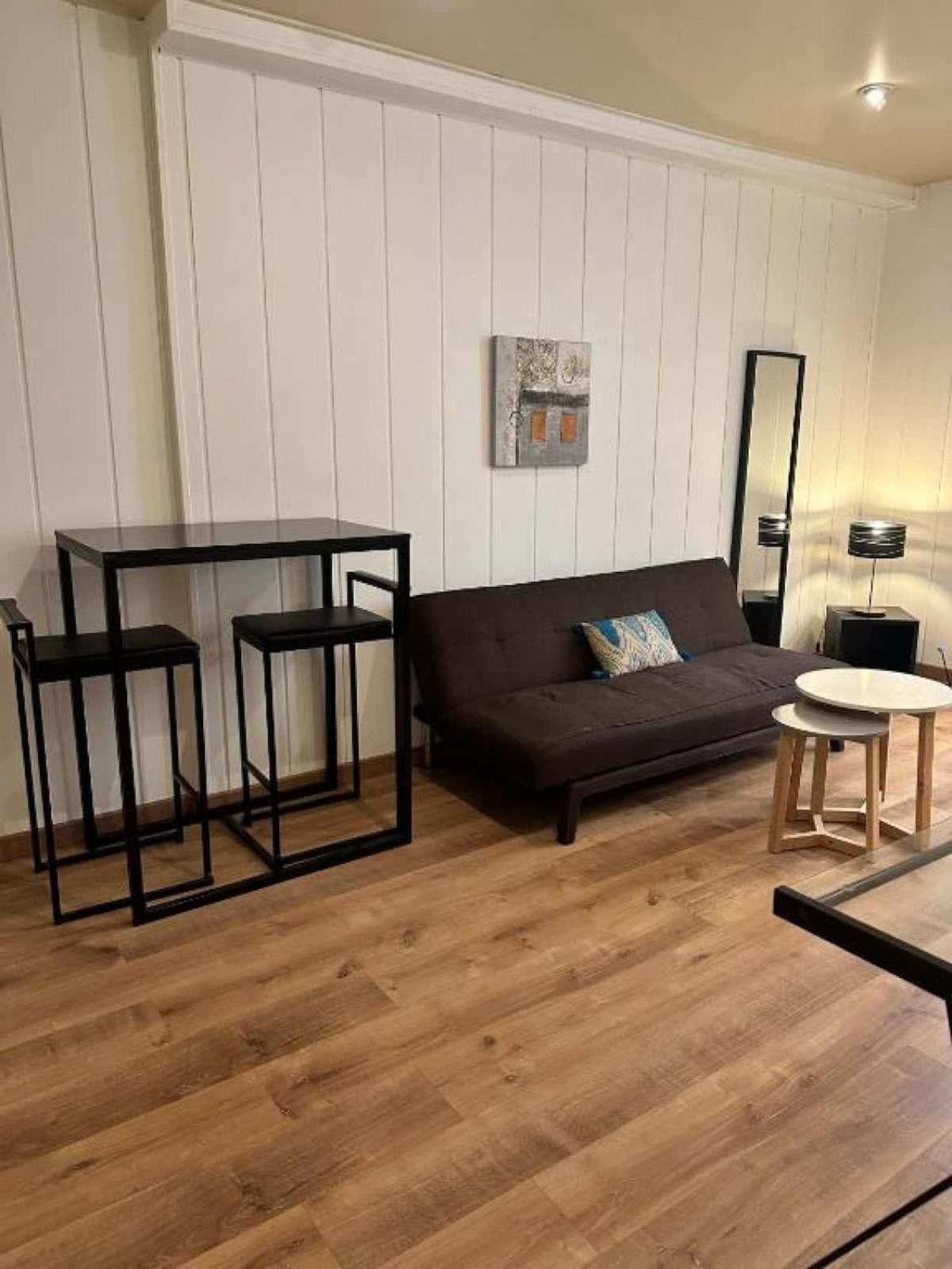 Bosio Raoul - And Steps Away From The Sea Apartment