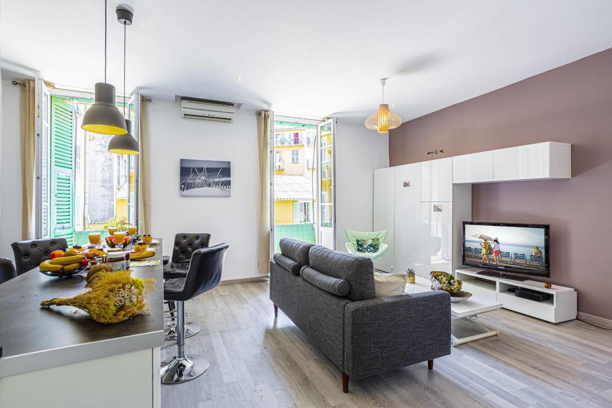 Guisol - Typical Nice 3 Bedroom Ac Near Port Apartment