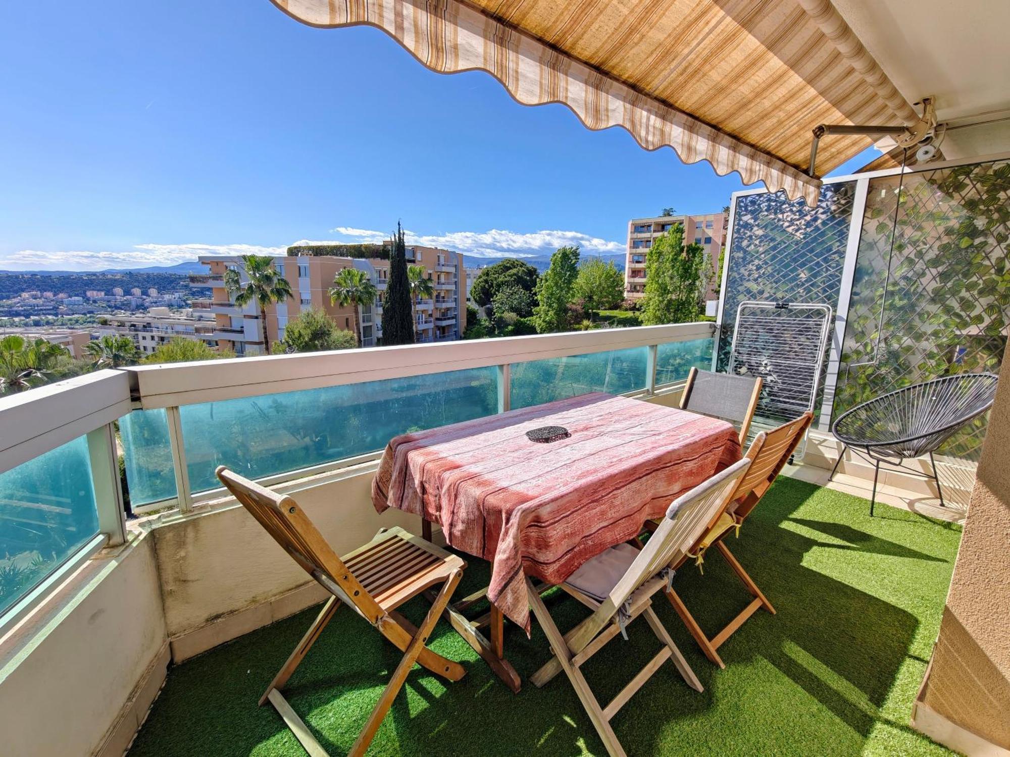 2 Bedroom Flat With Terrasse & Car-park Ouest Apartment
