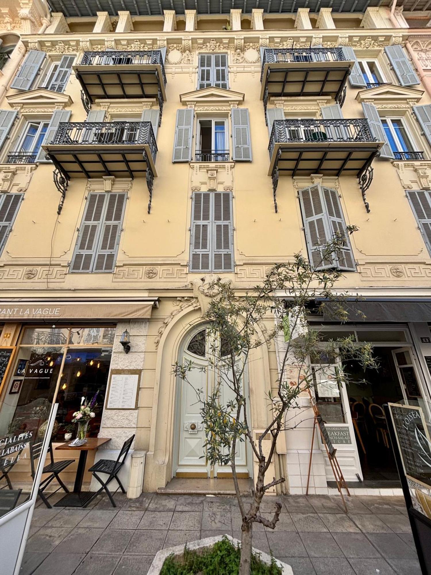 A Louer Au Coeur Du Carre D Or A Nice, Rue Dalpozzo A 150 Metres Des Plages Nice