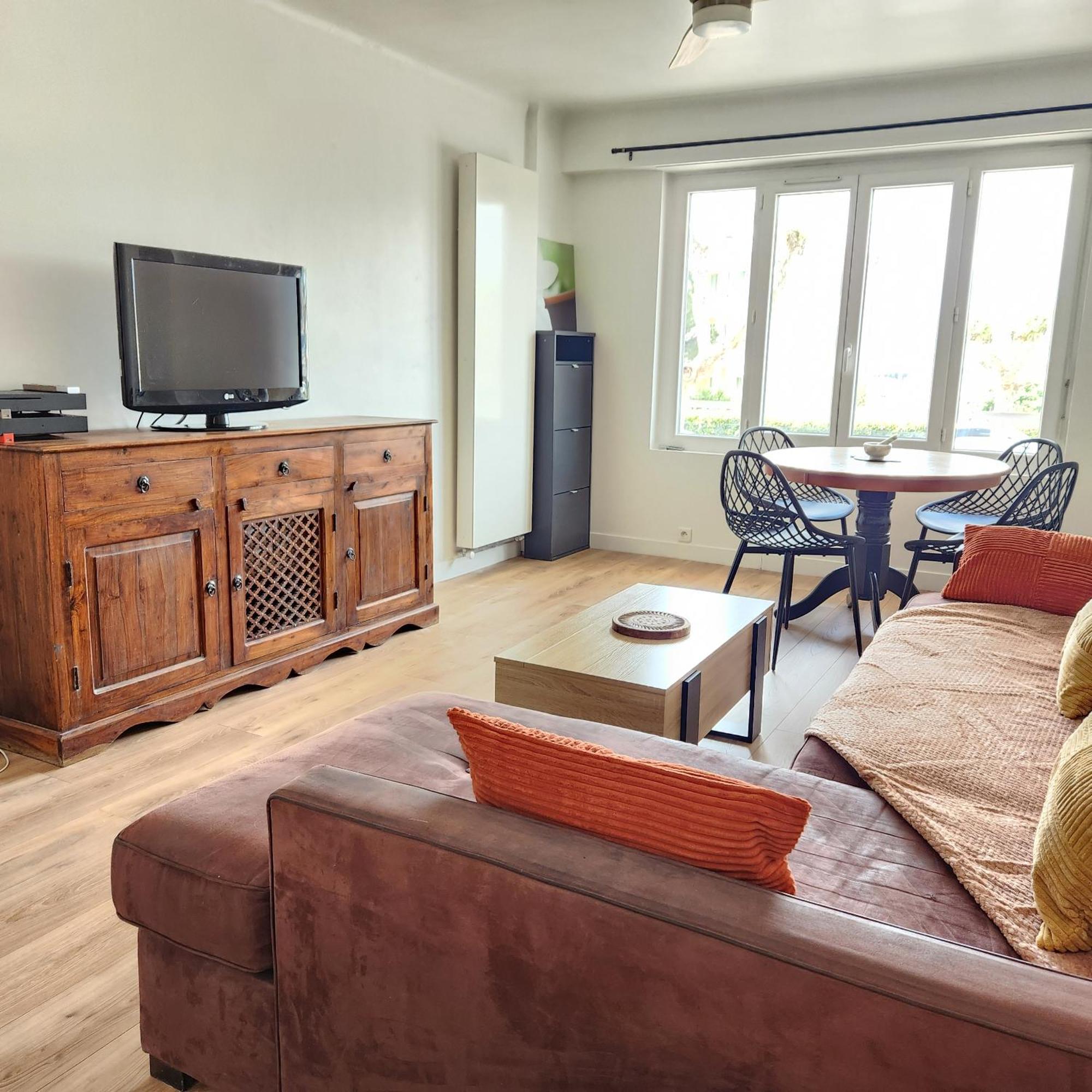 Au Calme A Proximite Du Port, De La Vieille De , De La Promenade Des Apartment *