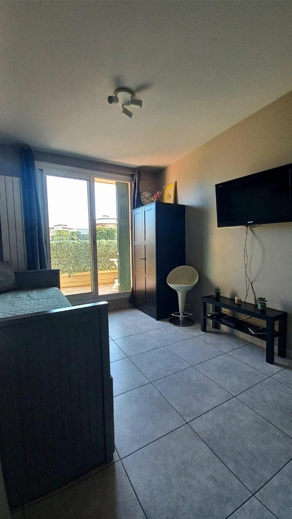 Charming Studio With Terrace Near Sea & Center Apartment