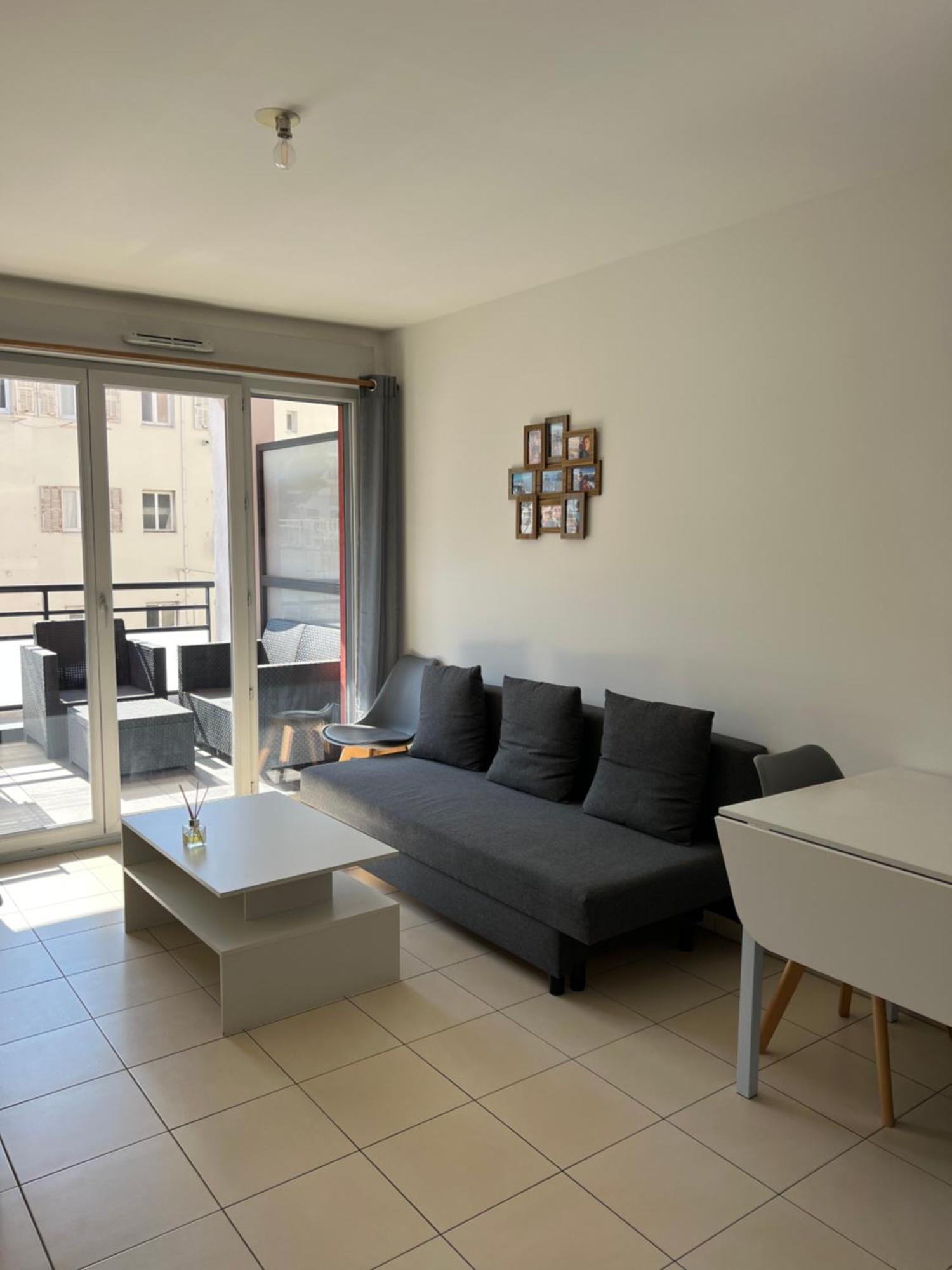 2p Quiet, Tram, Convenient Apartment *