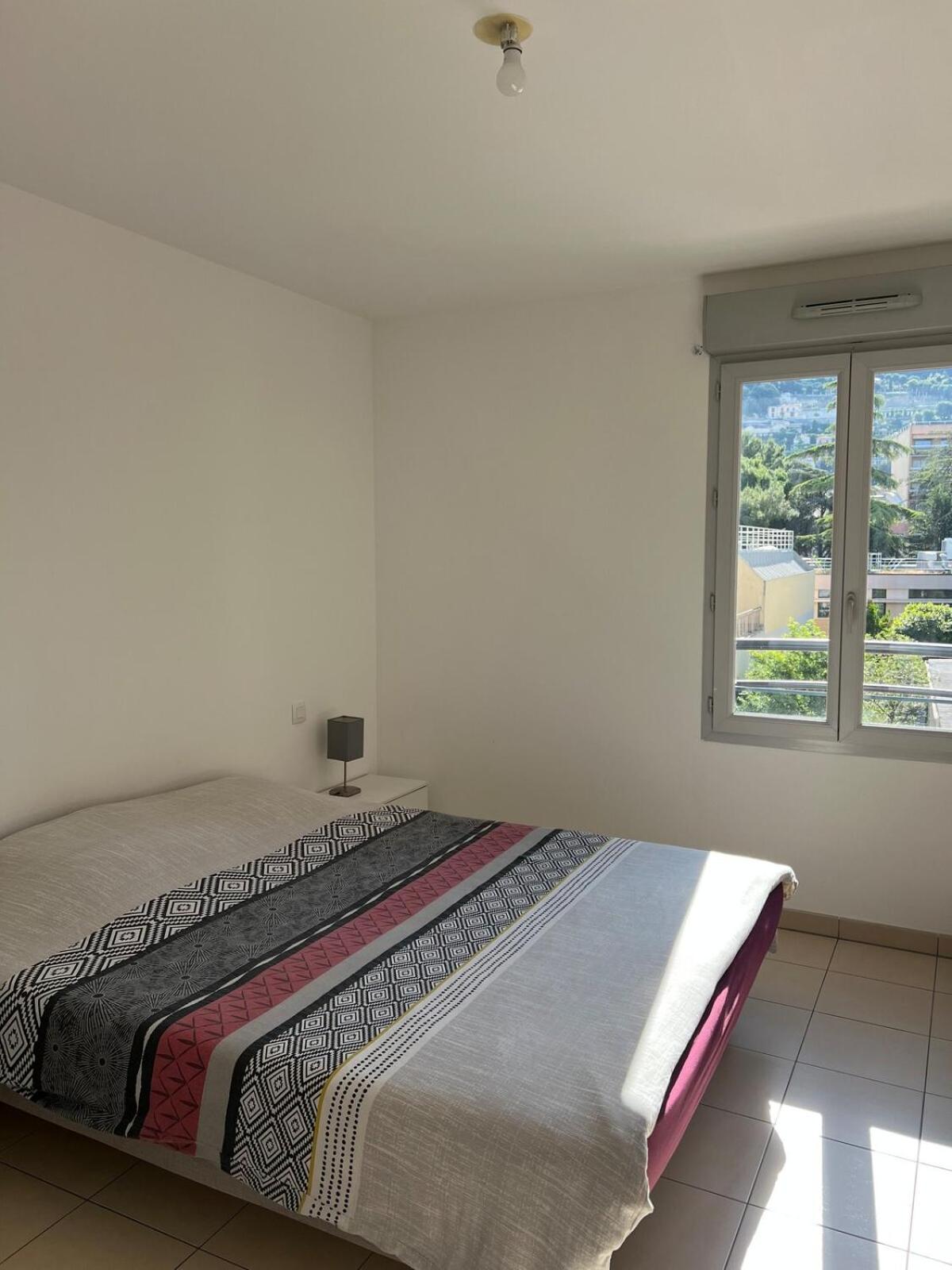 2p Quiet, Tram, Convenient