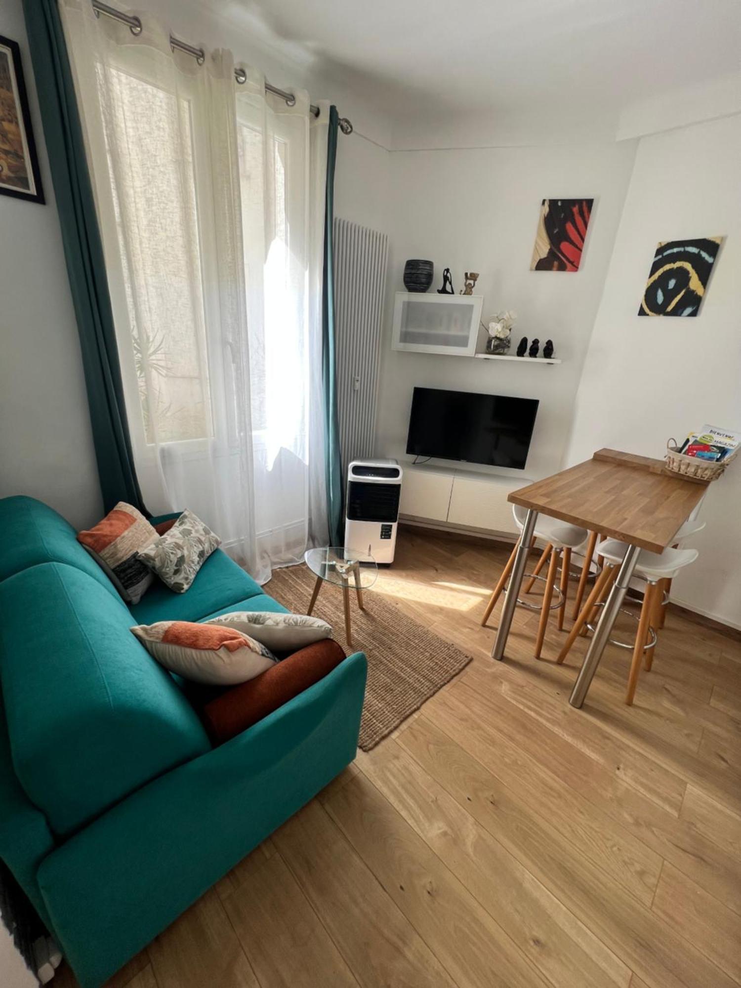 Apartment T2 Centre De Face De La Gare Routiere *