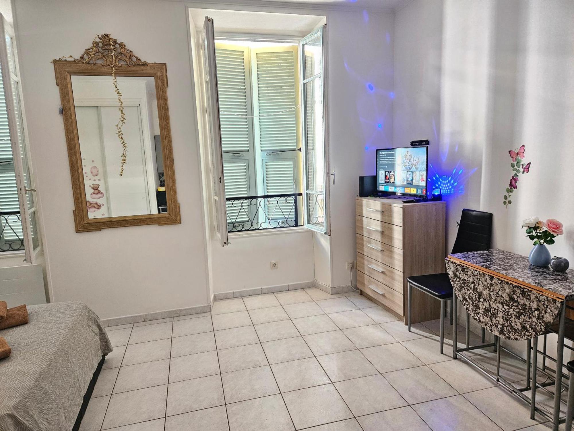 Centre Apartment *