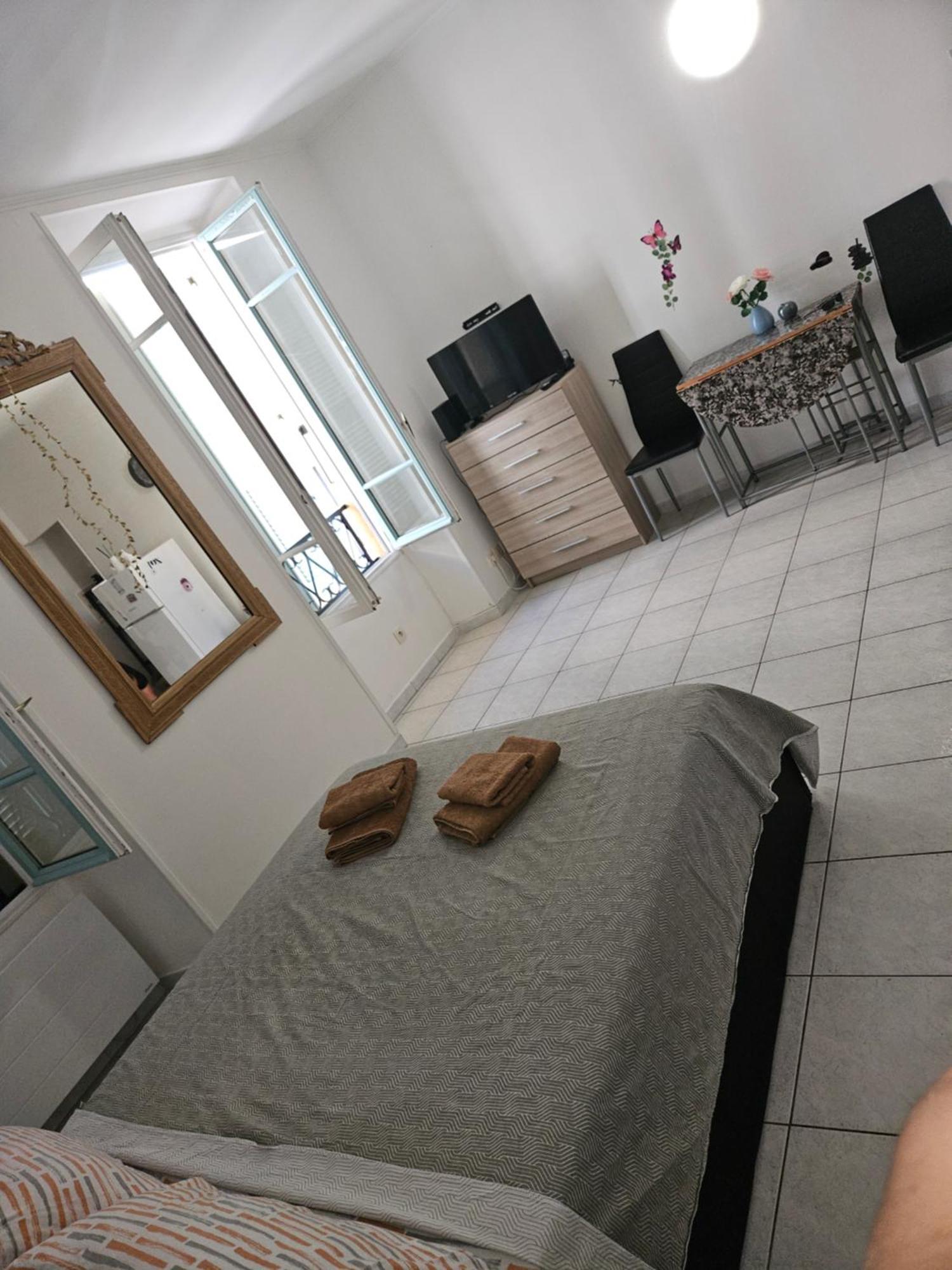 Apartment Centre *