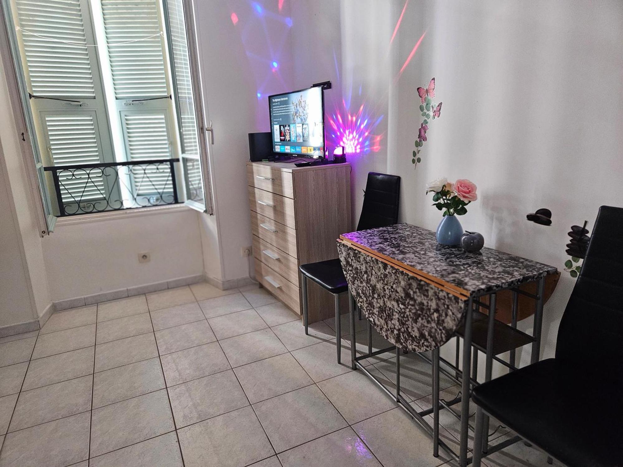 Apartment Centre *