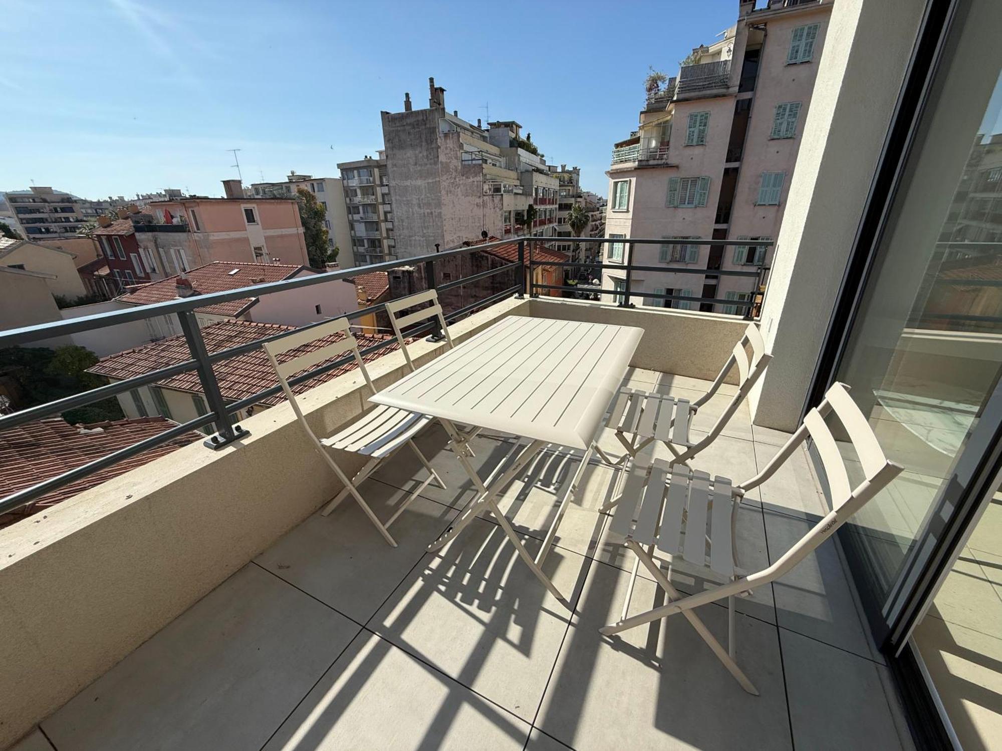 T2 Avec Terrasse Et Parking Prive Au Coeur De *